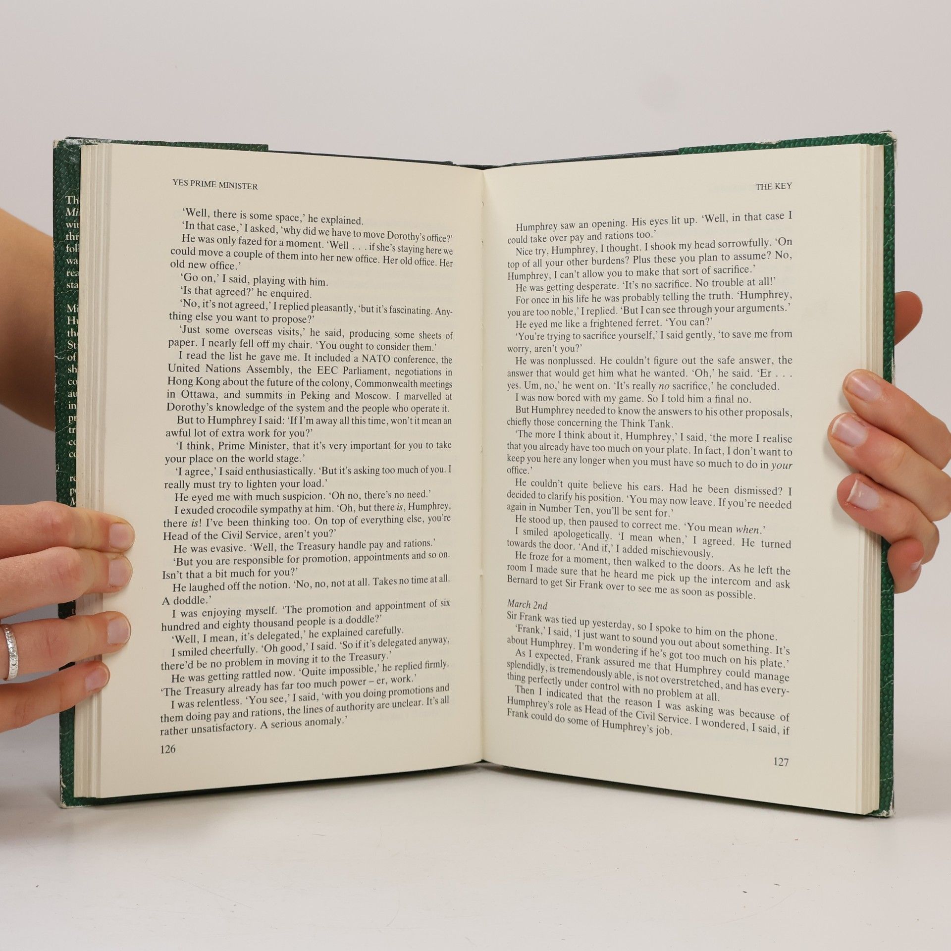 Jonathan Lynn Yes Prime Minister. The Diaries of the Right Hon. James Hacker. Volume I
