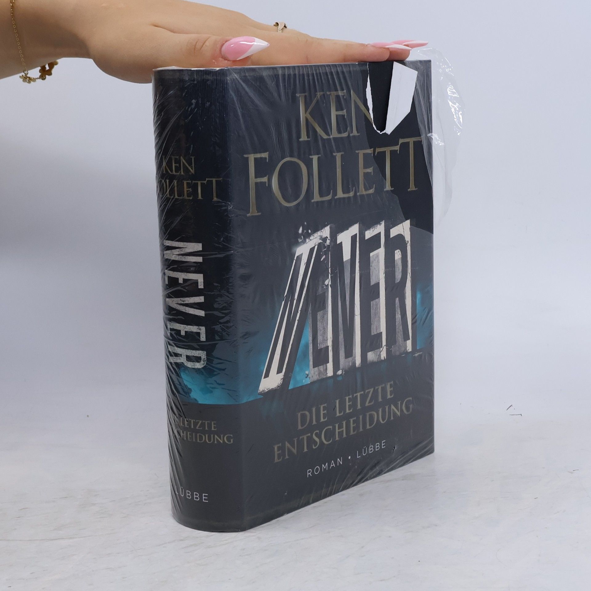 Ken Follett Never