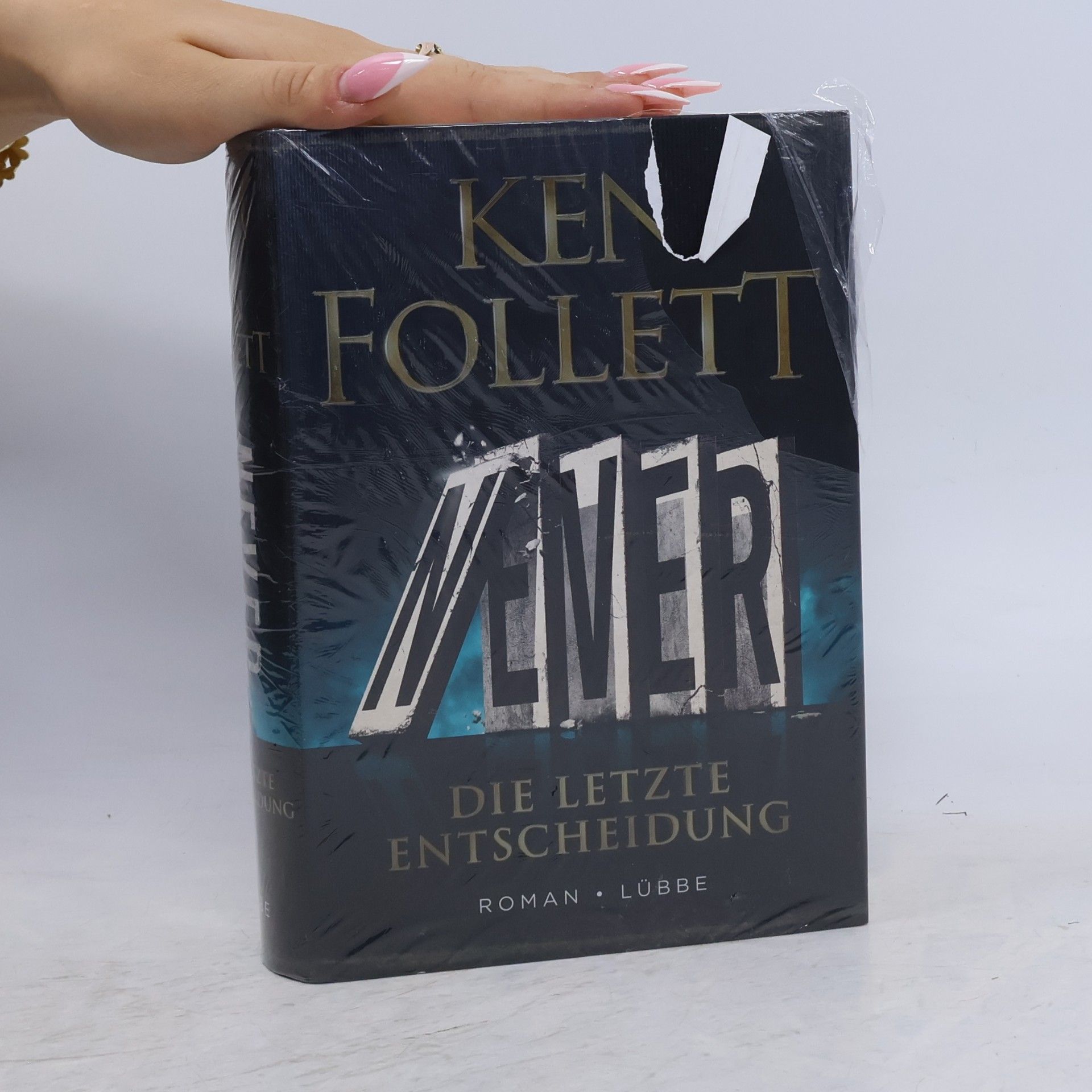 Ken Follett Never