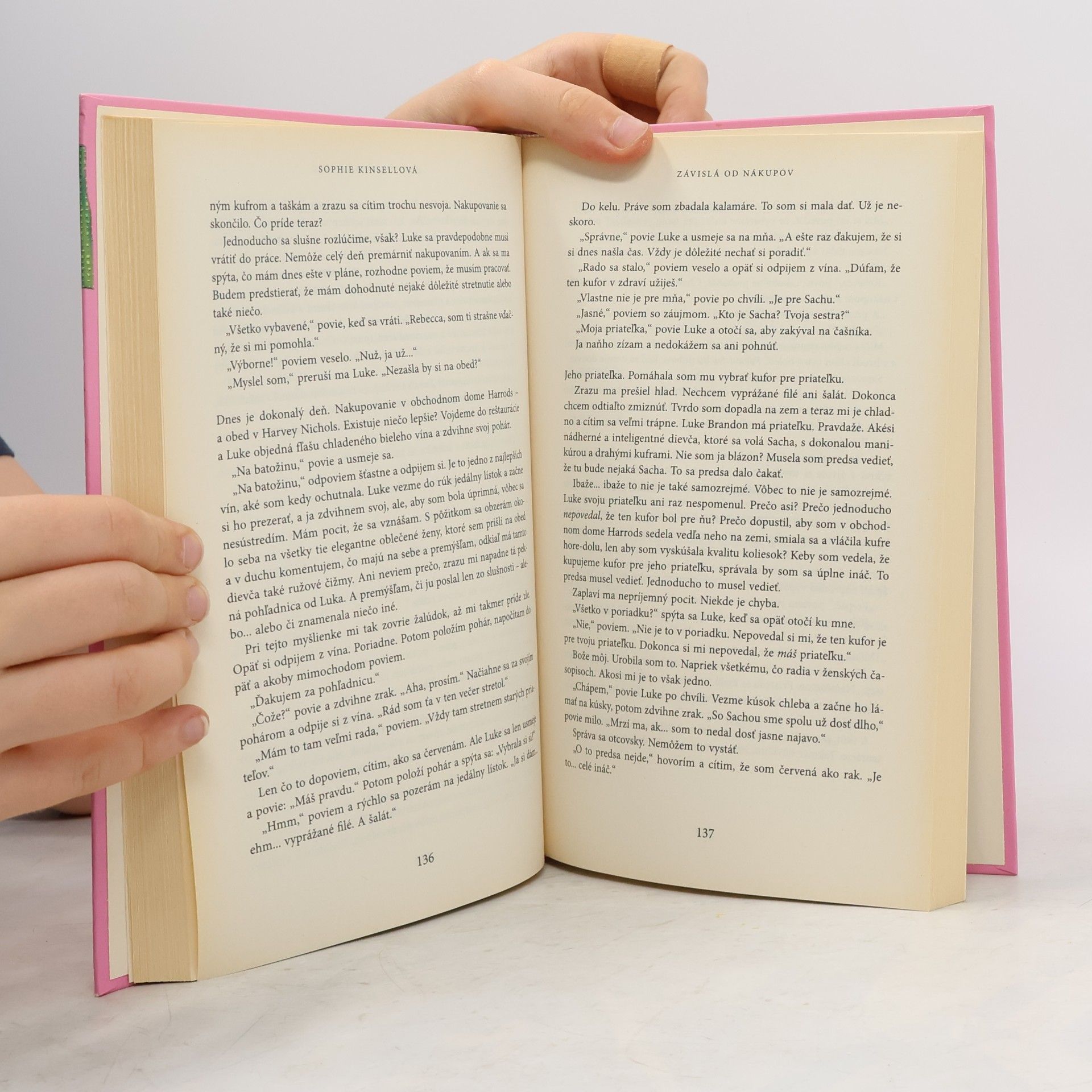 Sophie Kinsella Závislá od nákupov