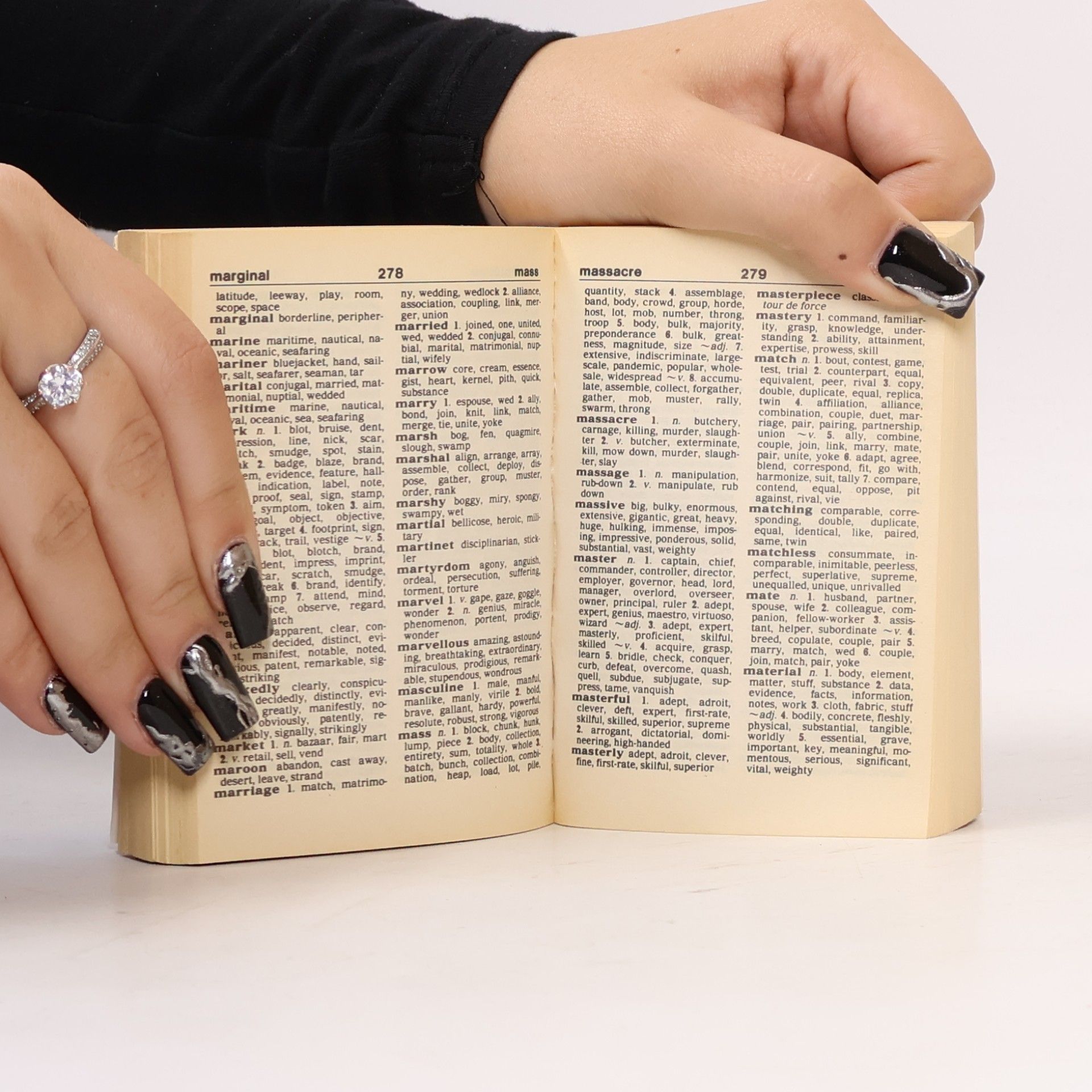 Autorenkollektiv Thesaurus a dictionary of synonyms