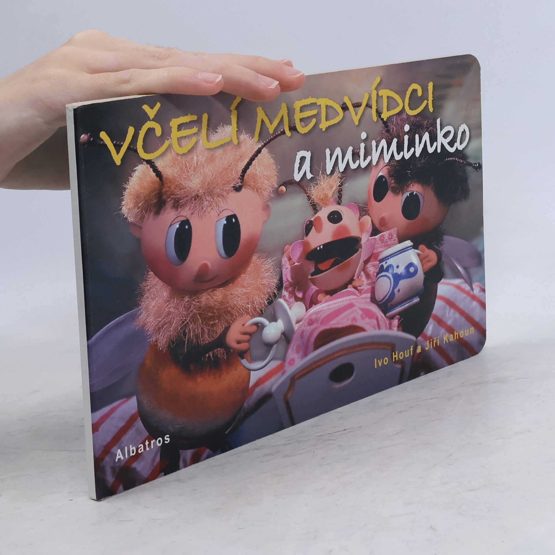 Ivo Houf Včelí medvídci a miminko