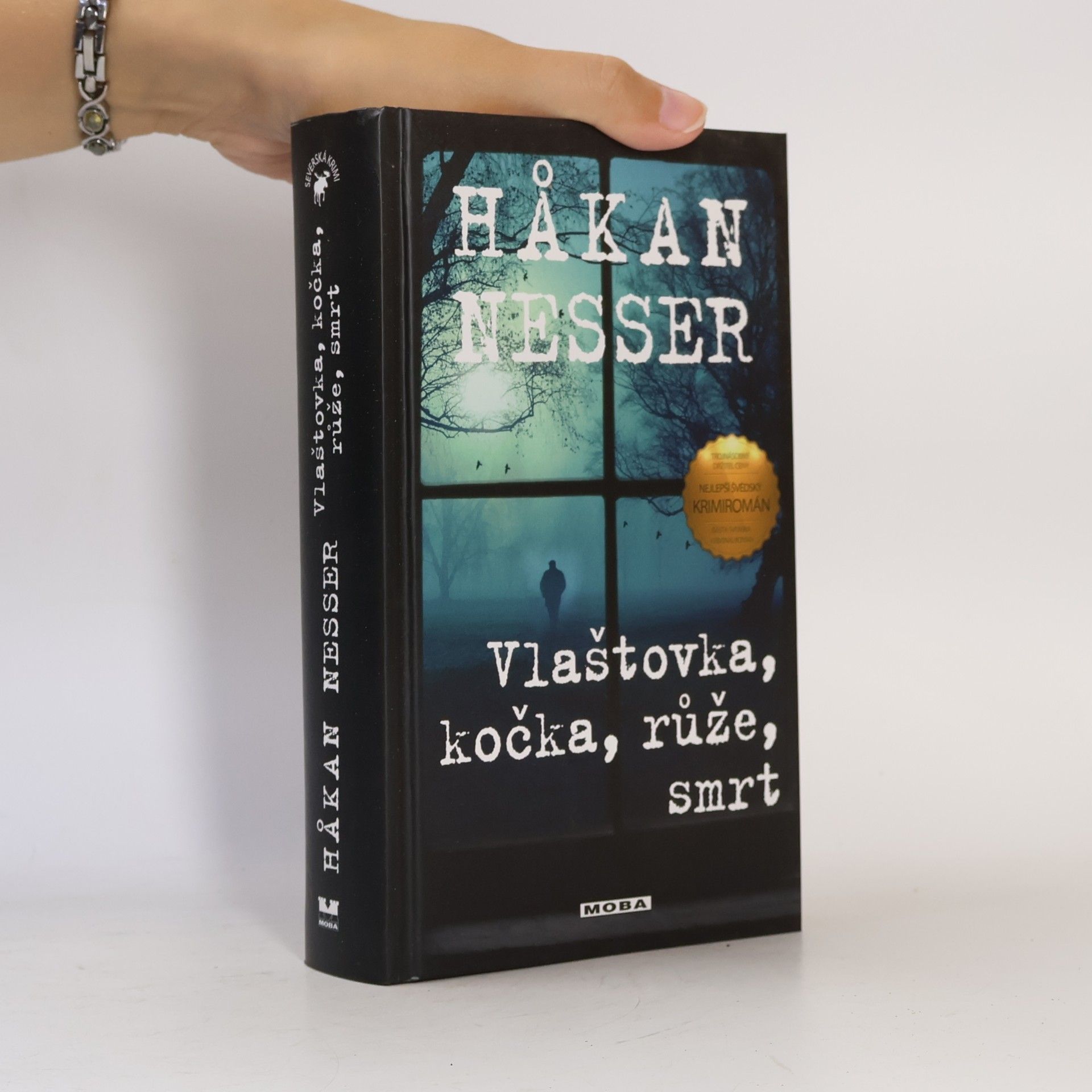 Hakan Nesser Vlaštovka, kočka, růže, smrt
