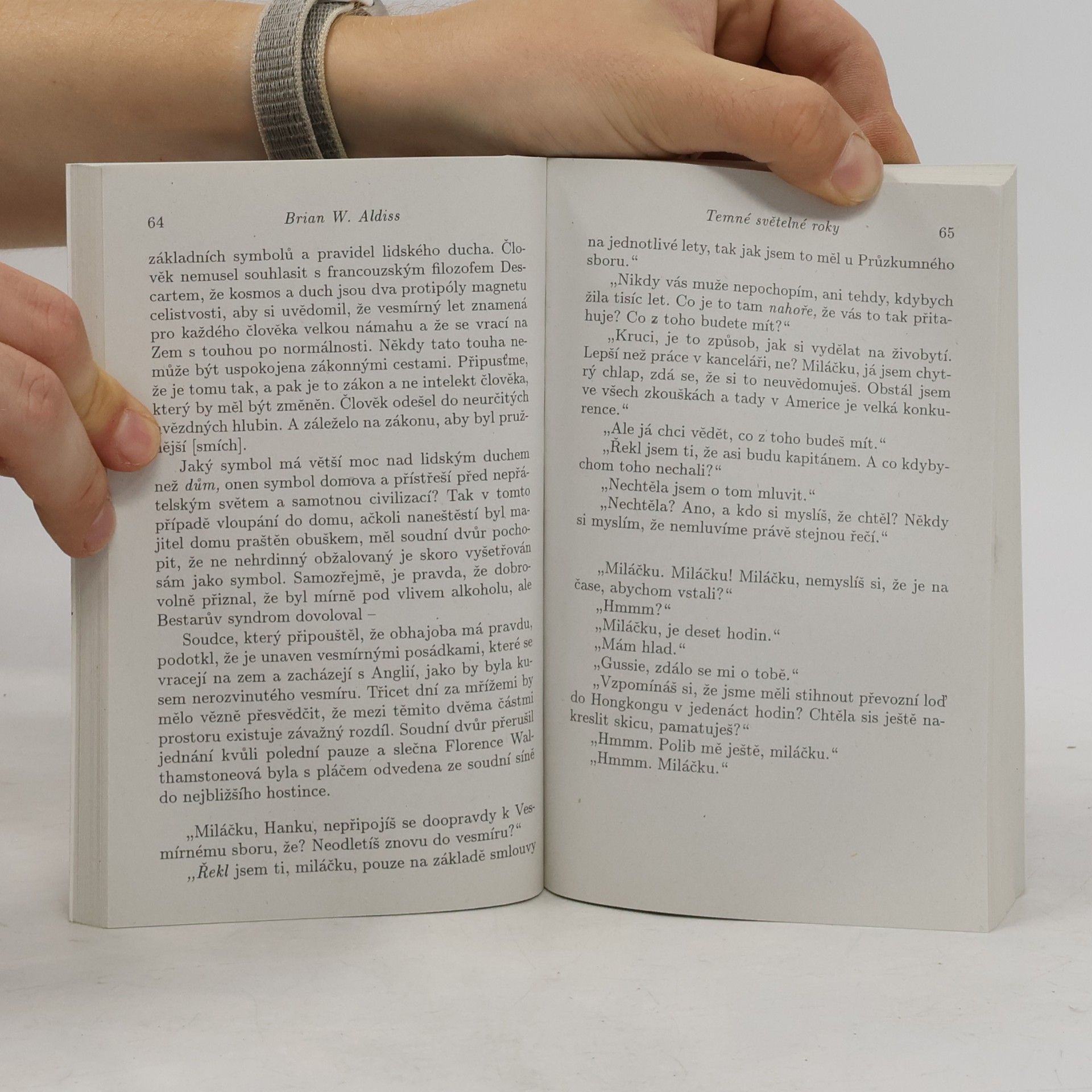 Brian Aldiss Temné světelné roky