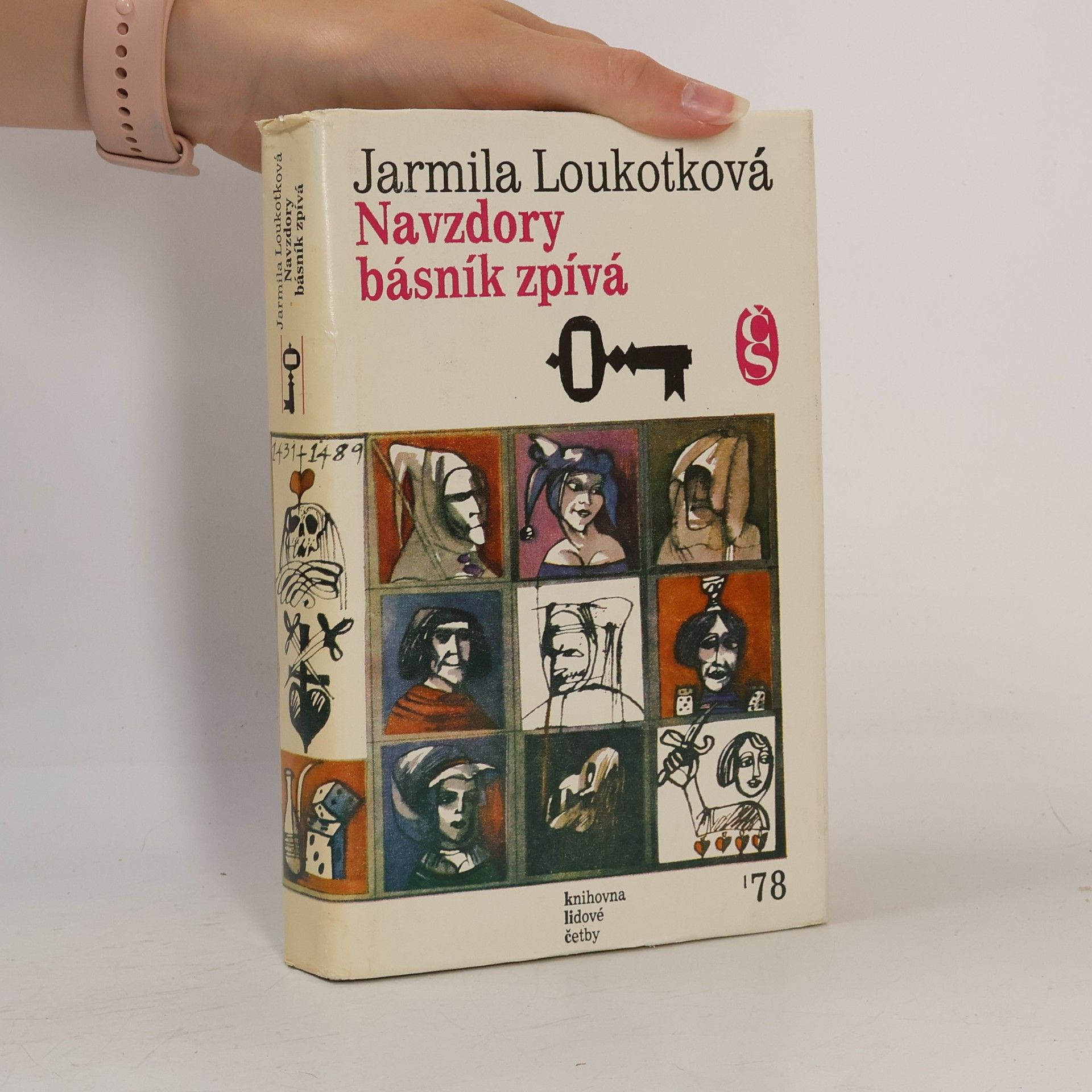 Jarmila Loukotková Navzdory básník zpívá