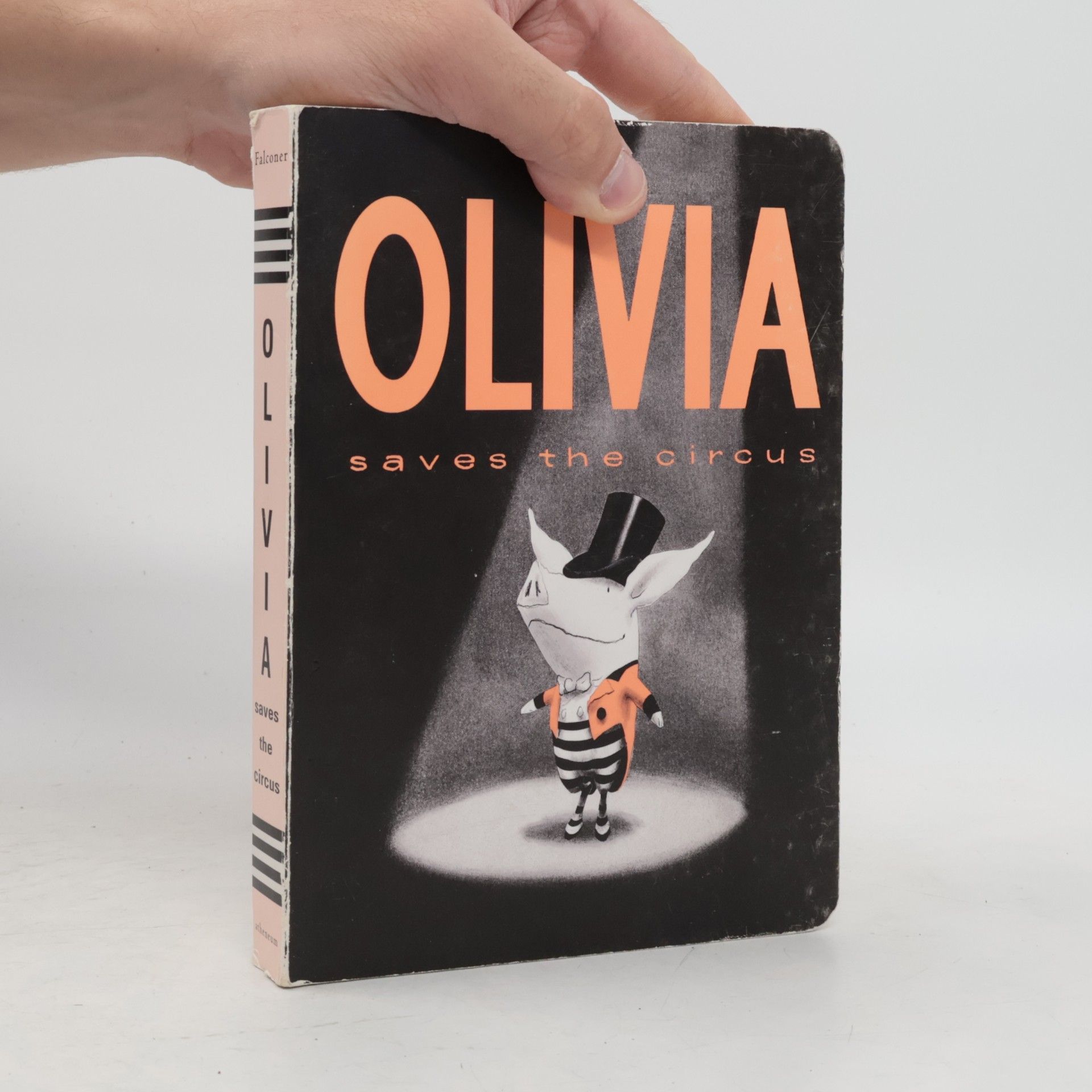 Ian Falconer Olivia Saves the Circus