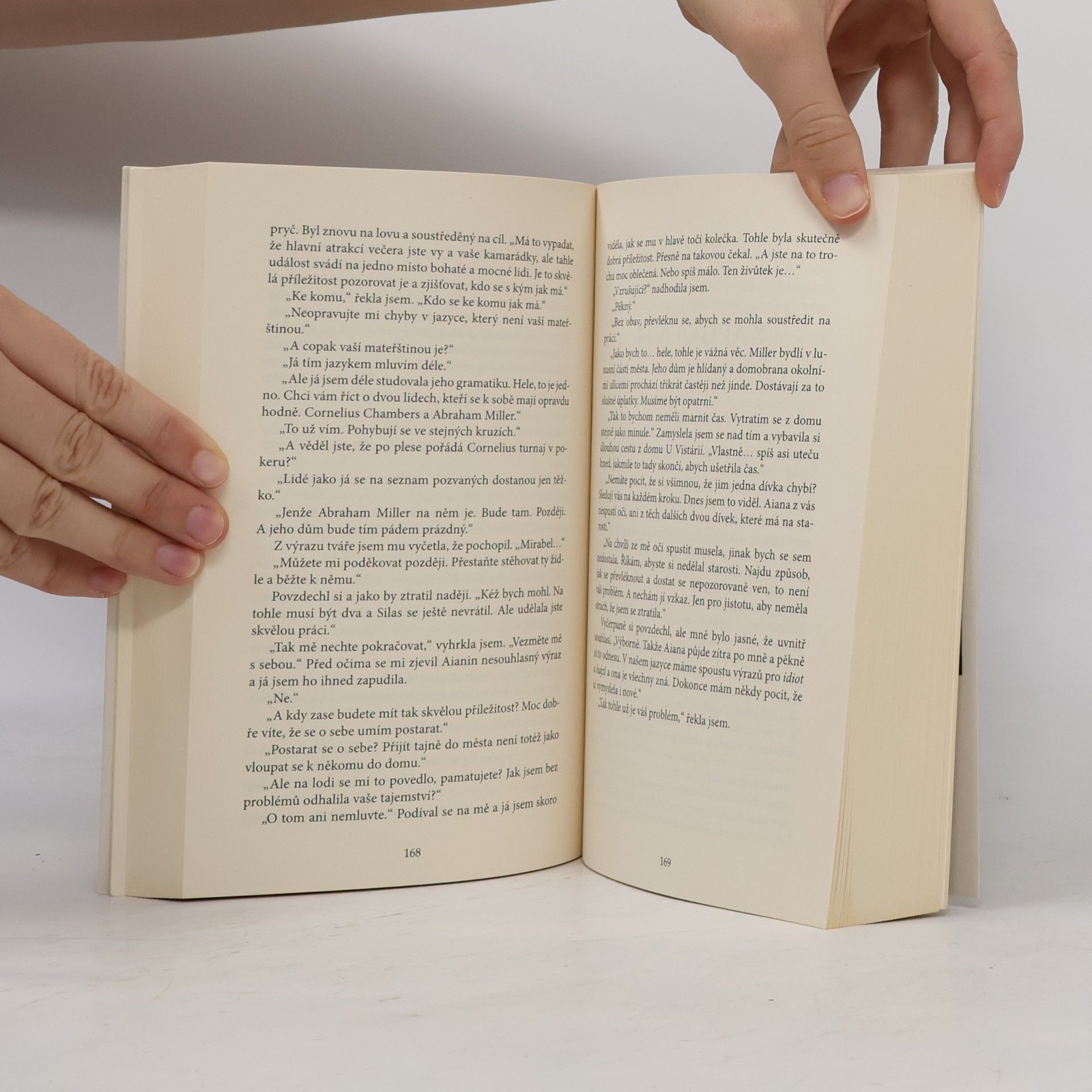 Richelle Mead Půlnoční klenot. Třpytný dvůr 2. díl
