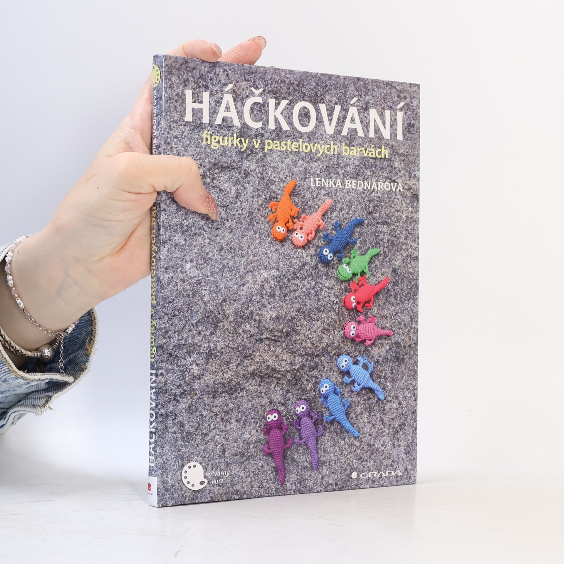 Tomáš Bednář Háčkování : figurky v pastelových barvách