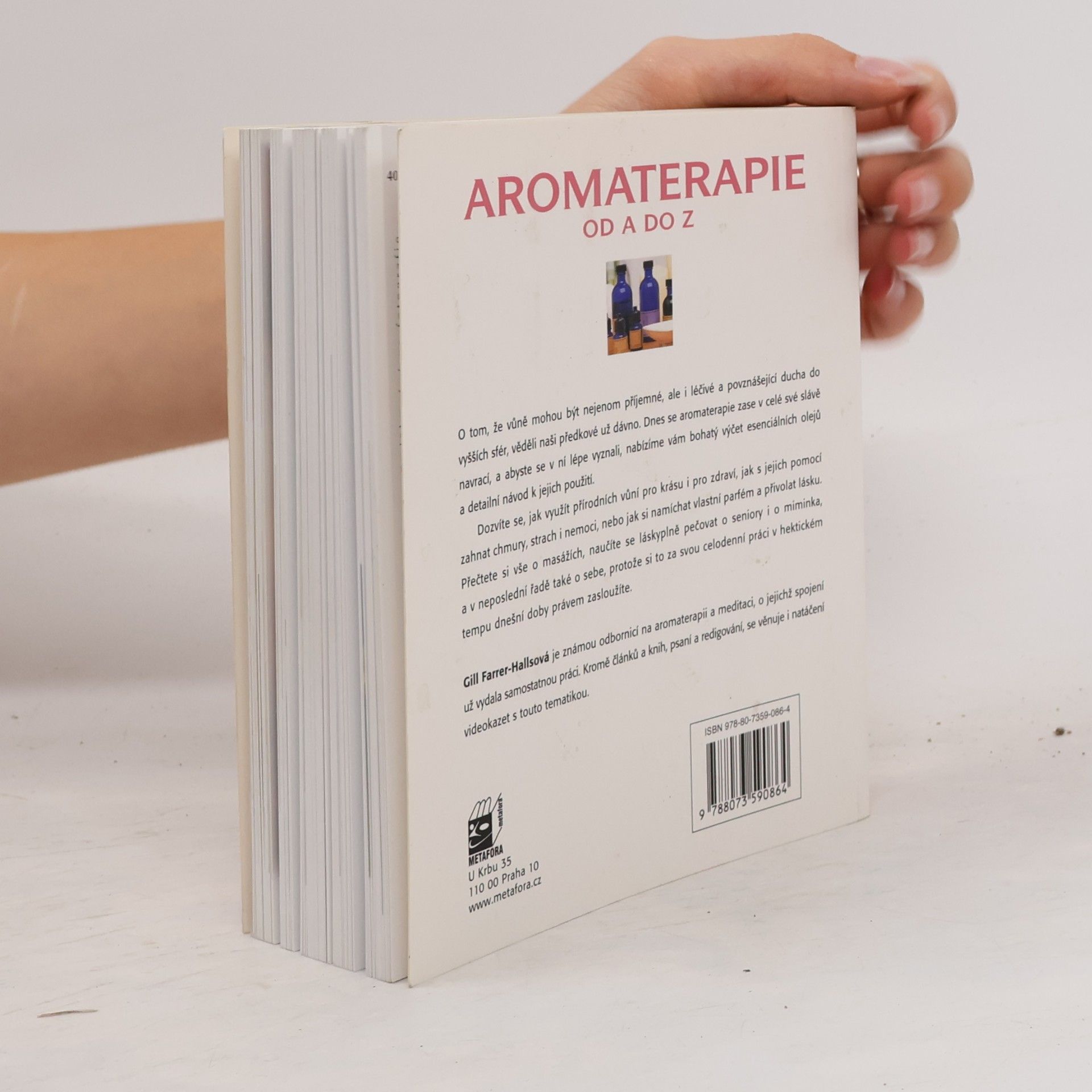 Gill Farrer-Halls Aromaterapie od A do Z : podrobný průvodce světem esenciálních olejů