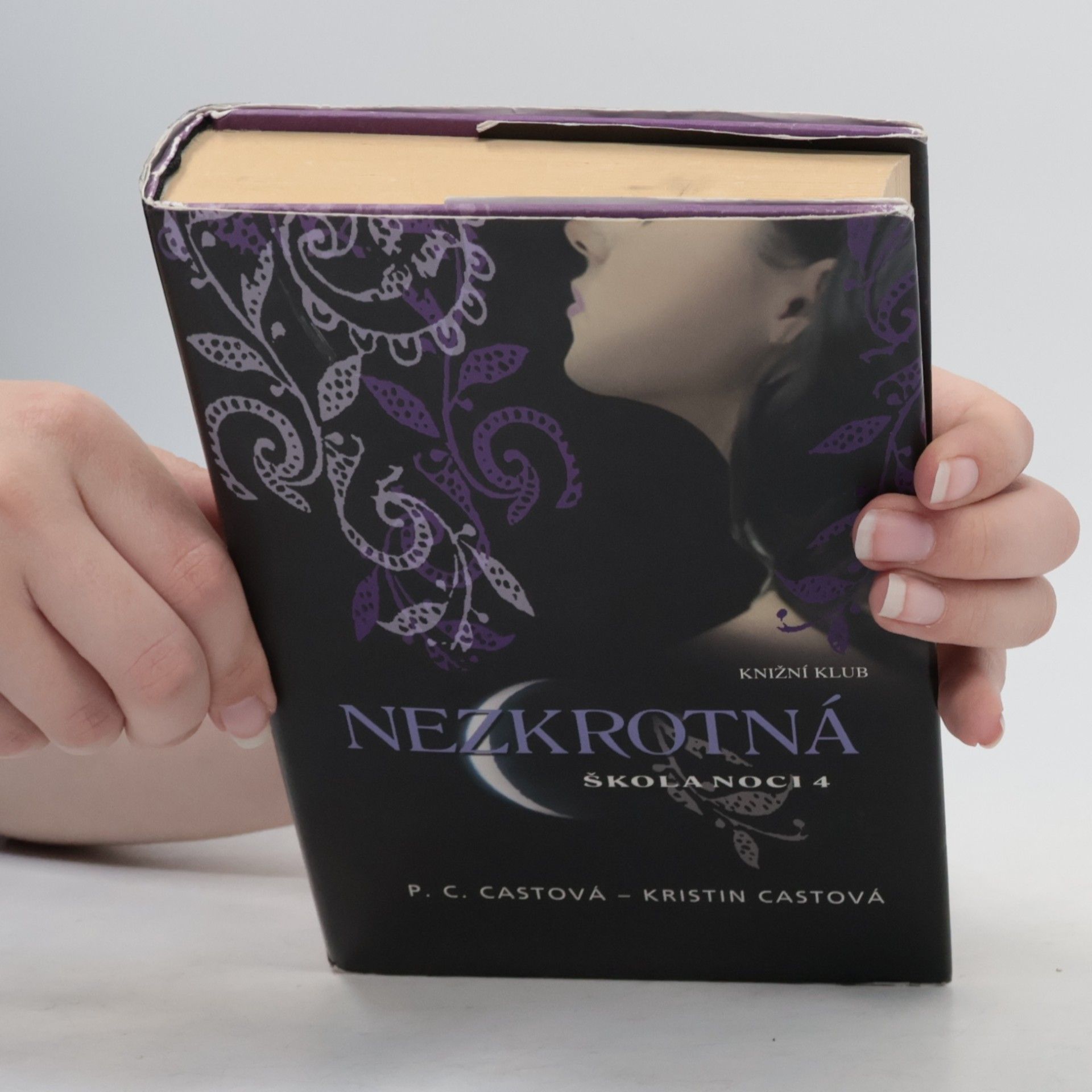 Phyllis Christine Cast Škola noci. 4, Nezkrotná