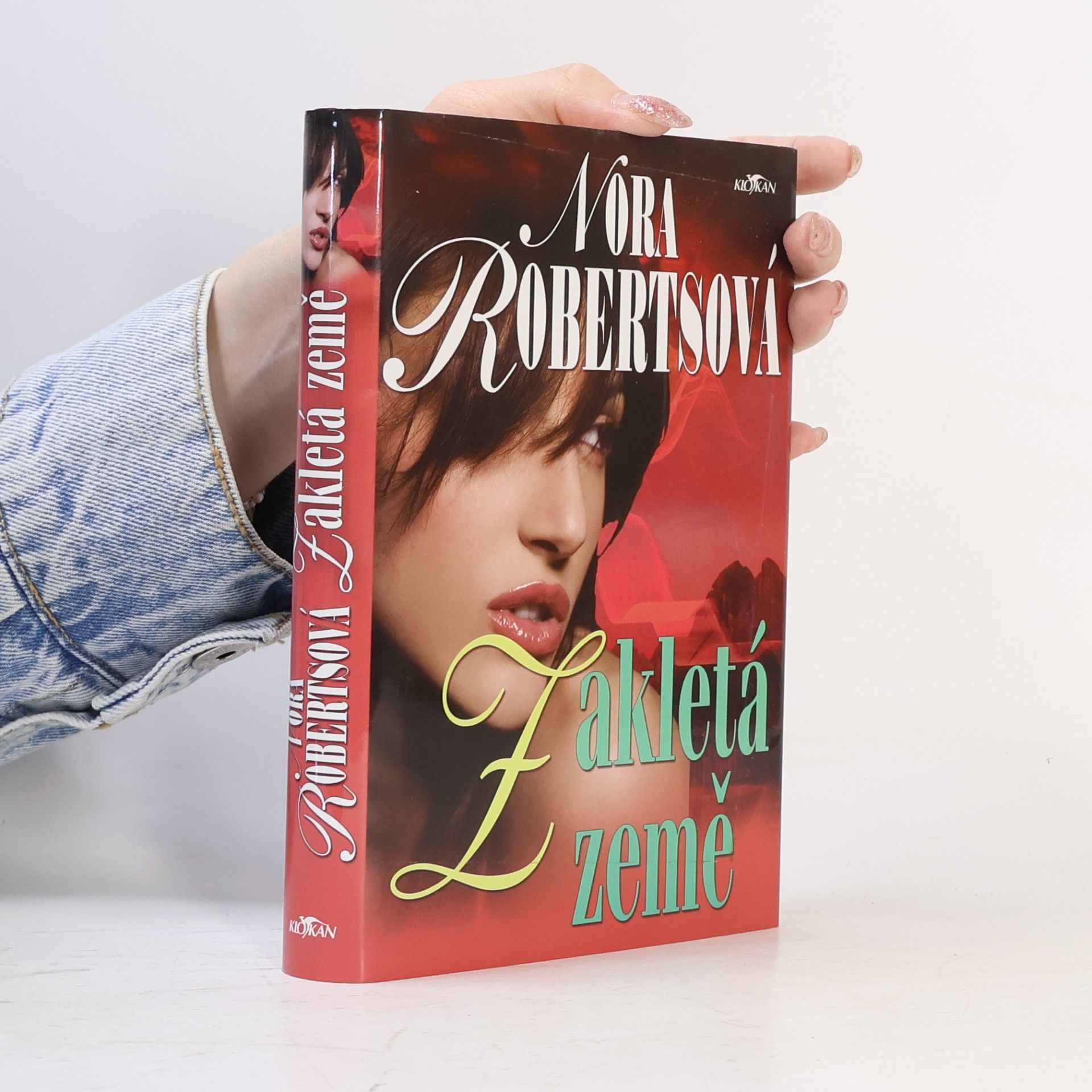 Nora Roberts Zakletá země