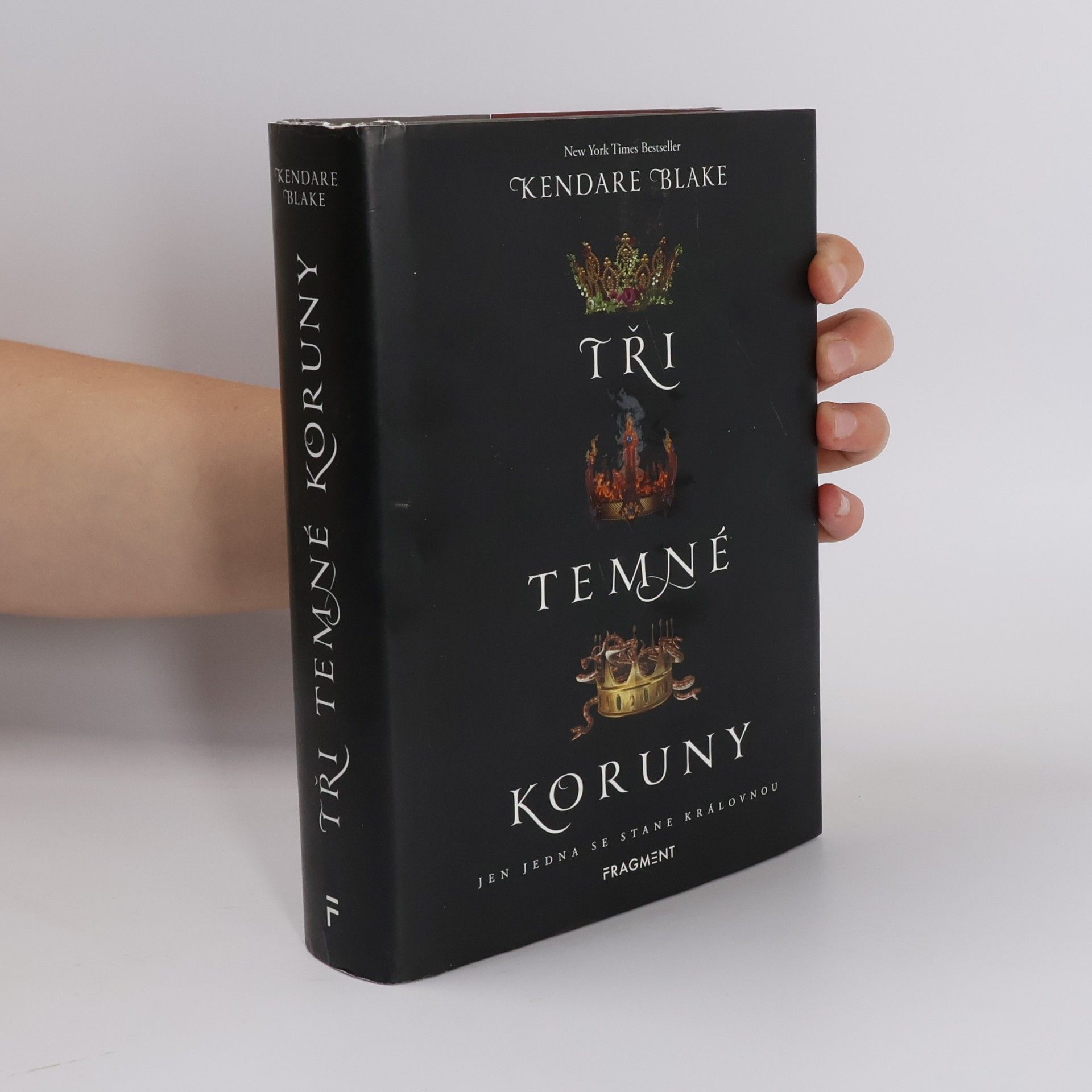 Kendare Blake Tři temné koruny