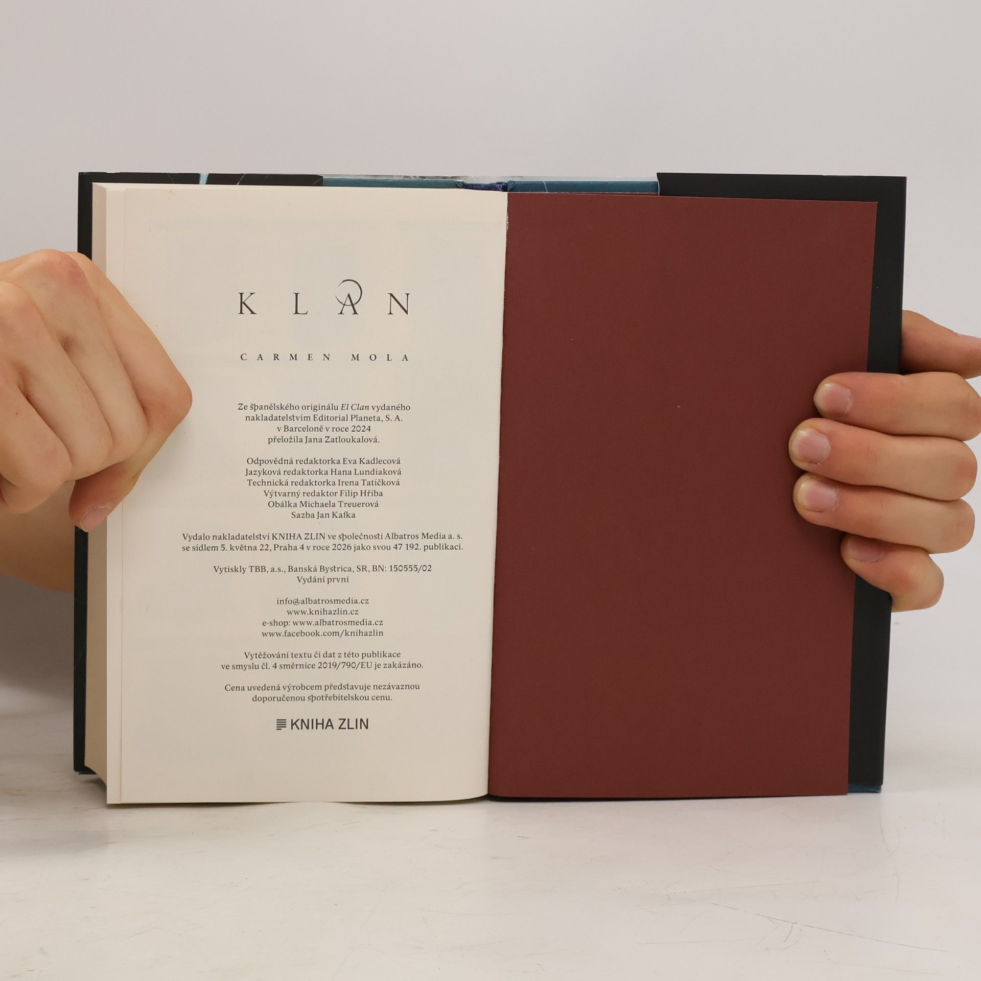 Carmen Mola Klan