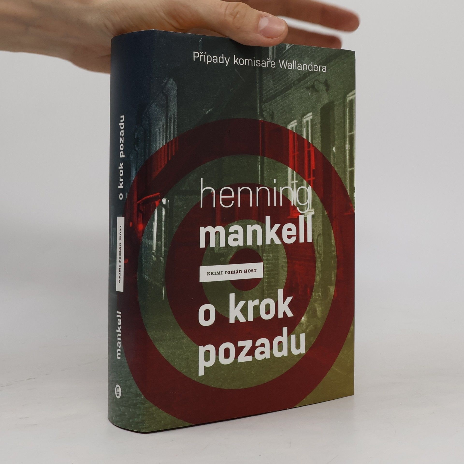 O krok pozadu