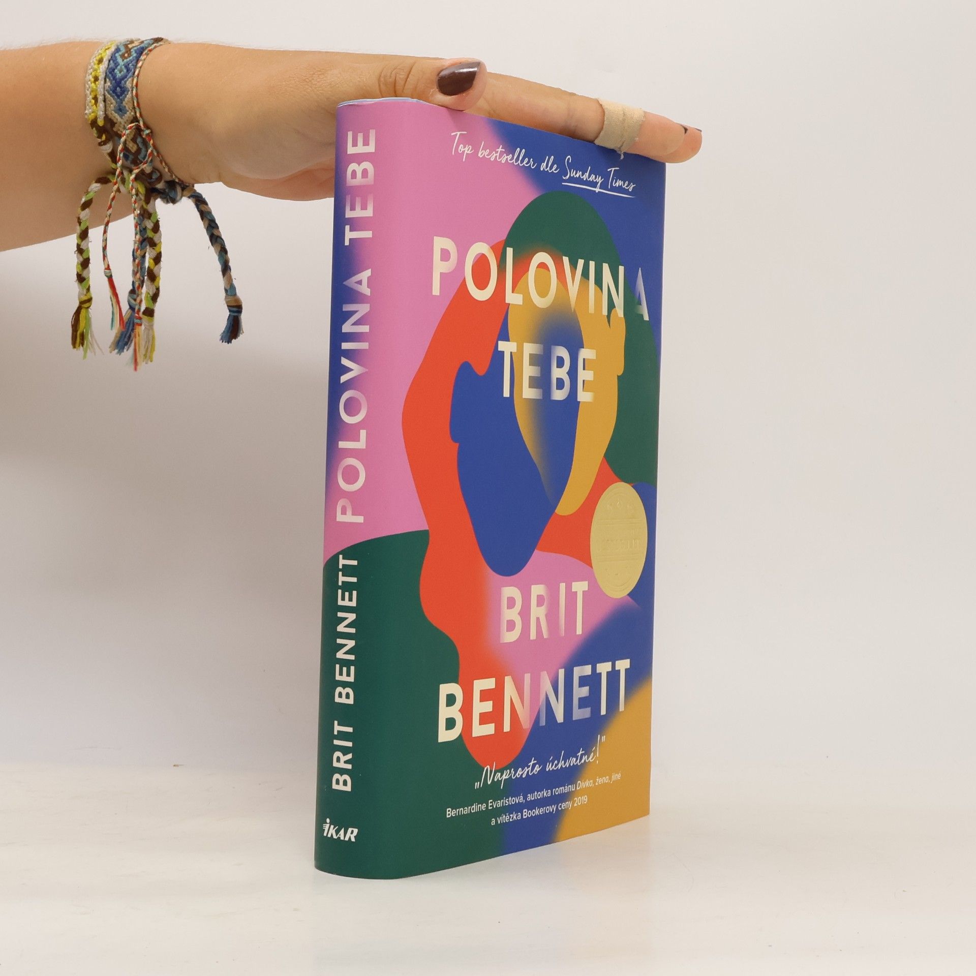 Brit Bennett Polovina tebe
