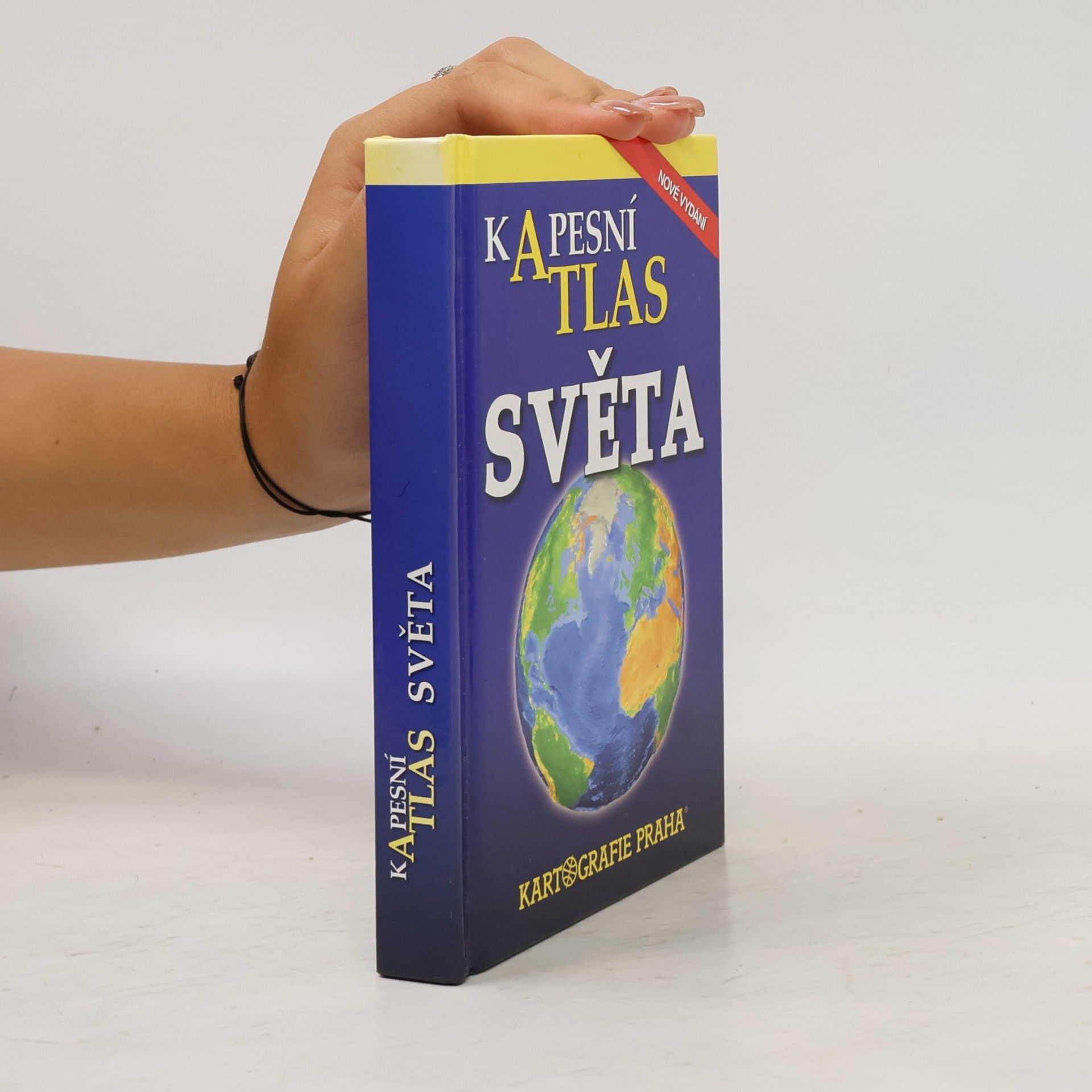 Autorenkollektiv Kapesní atlas světa