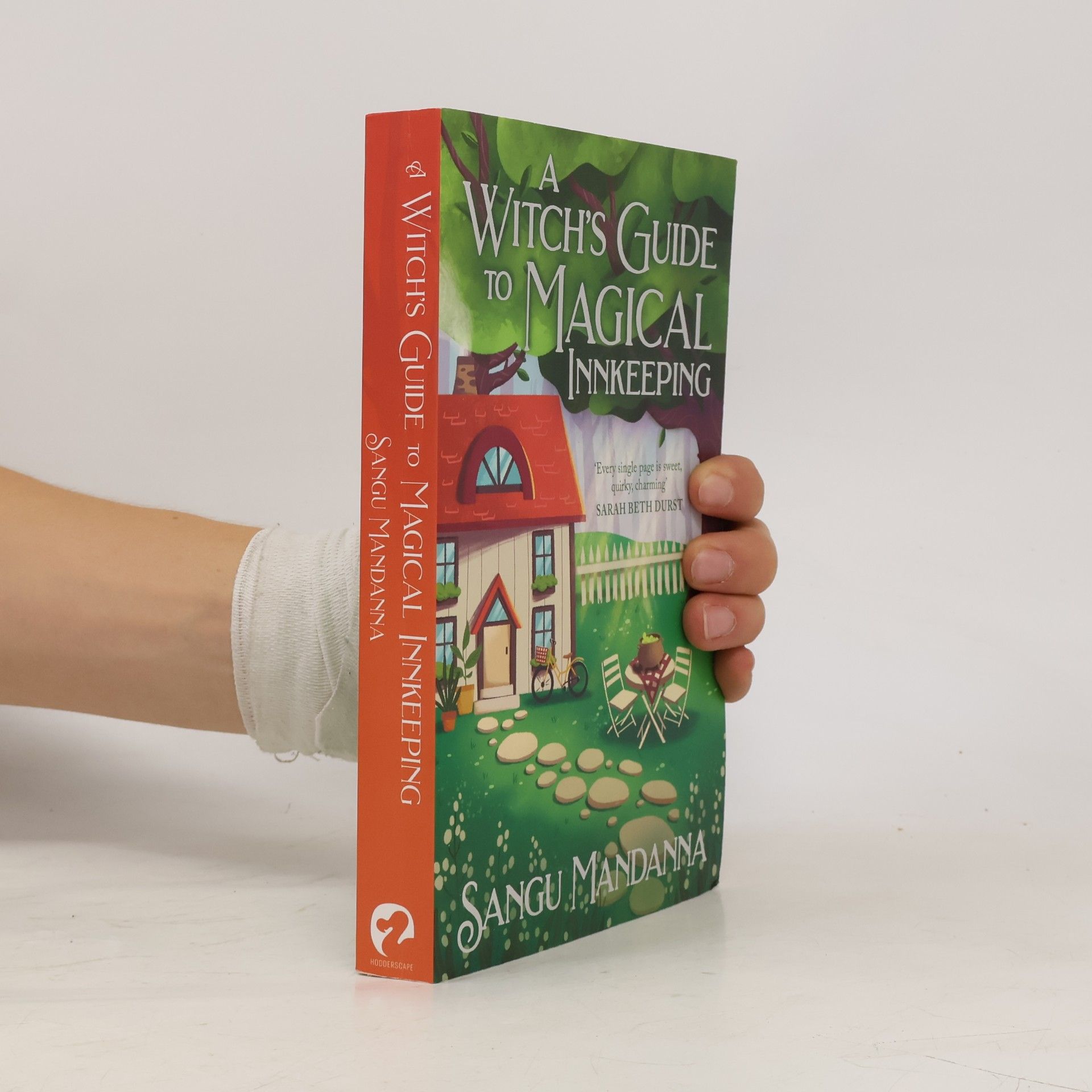 Sangu Mandanna A Witch's Guide to Magical Innkeeping