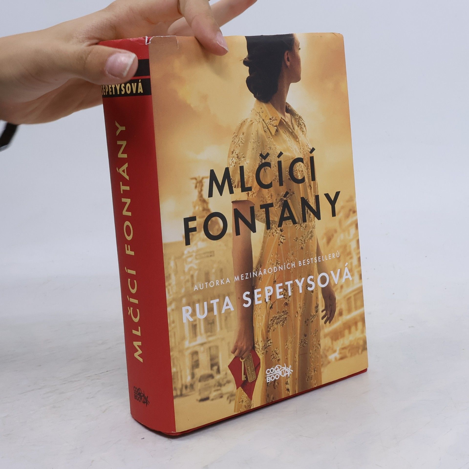 Ruta Sepetys Mlčící fontány
