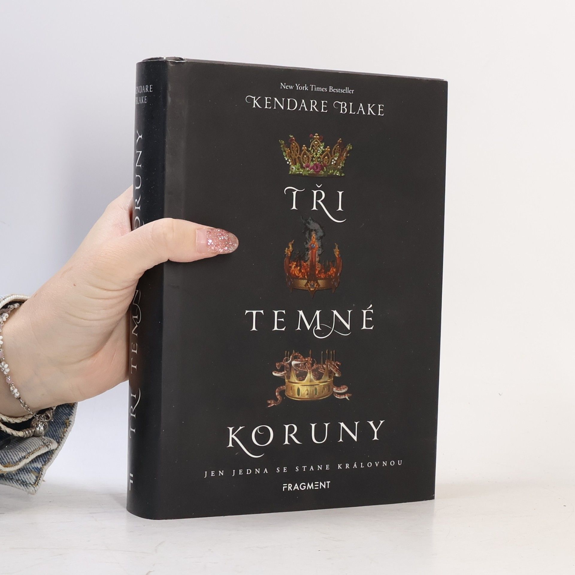 Kendare Blake Tři temné koruny