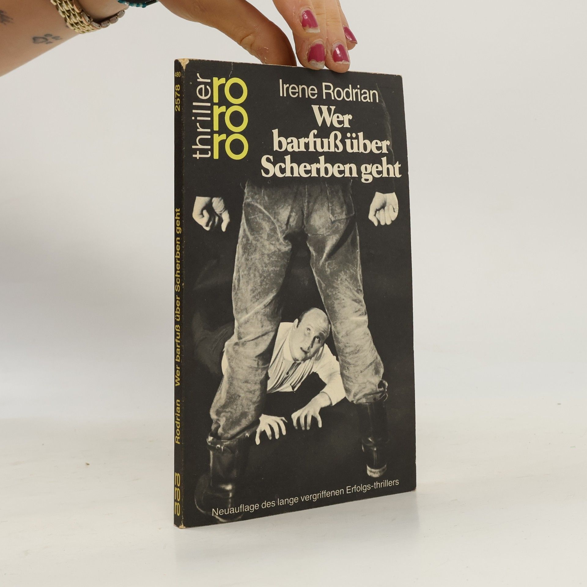 rororo Thriller - 2578: Wer barfuß über Scherben geht