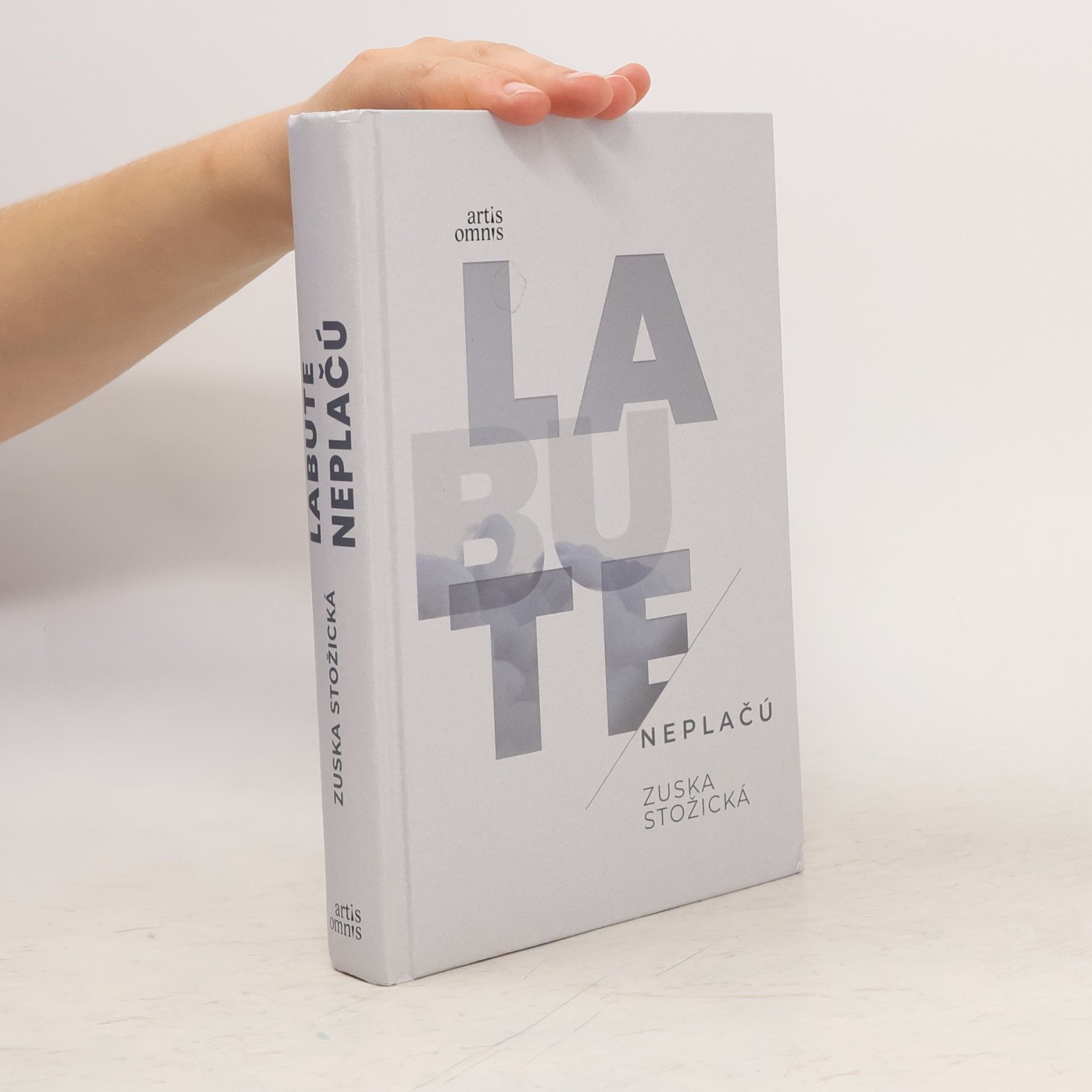 Labute neplačú