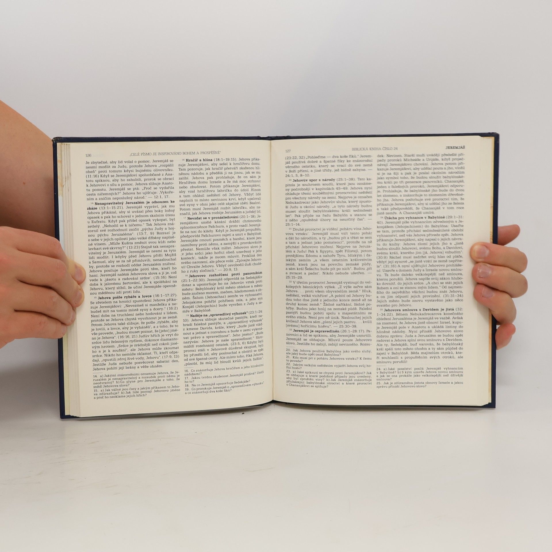 Various authors "Celé Písmo je inspirováno Bohem a prospěšné"