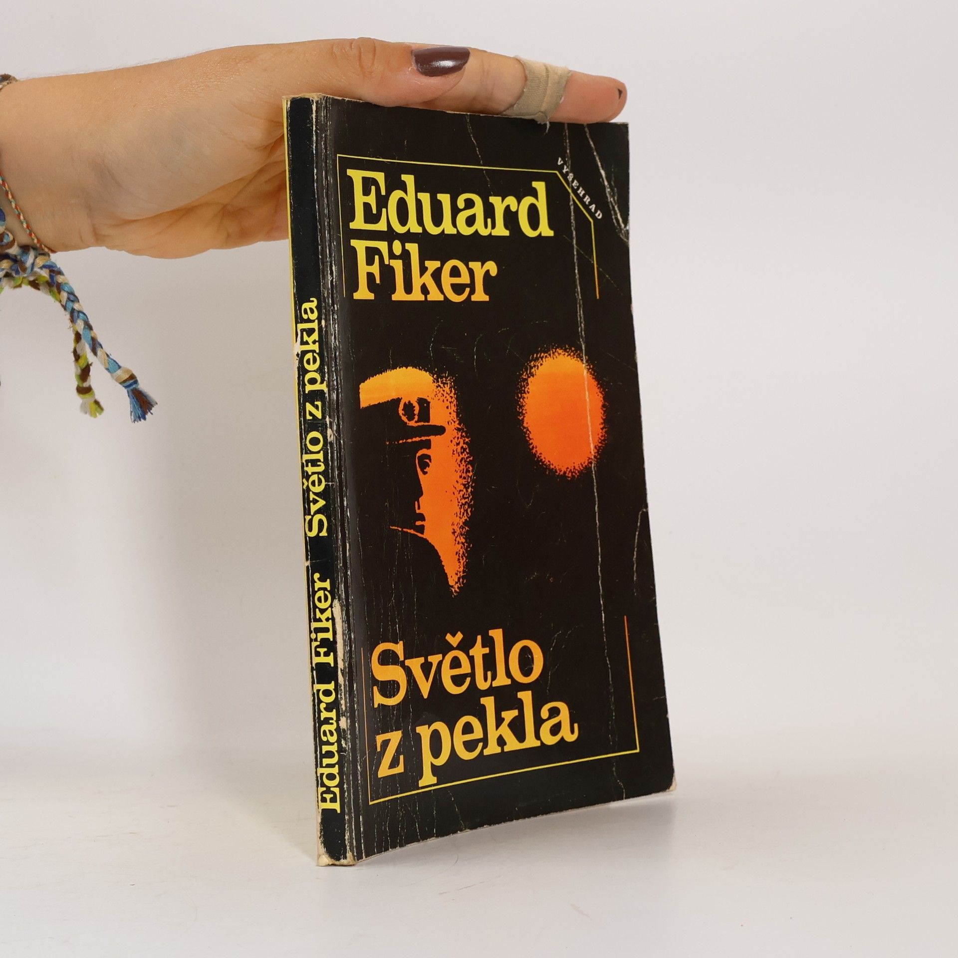 Eduard Fiker Světlo z pekla