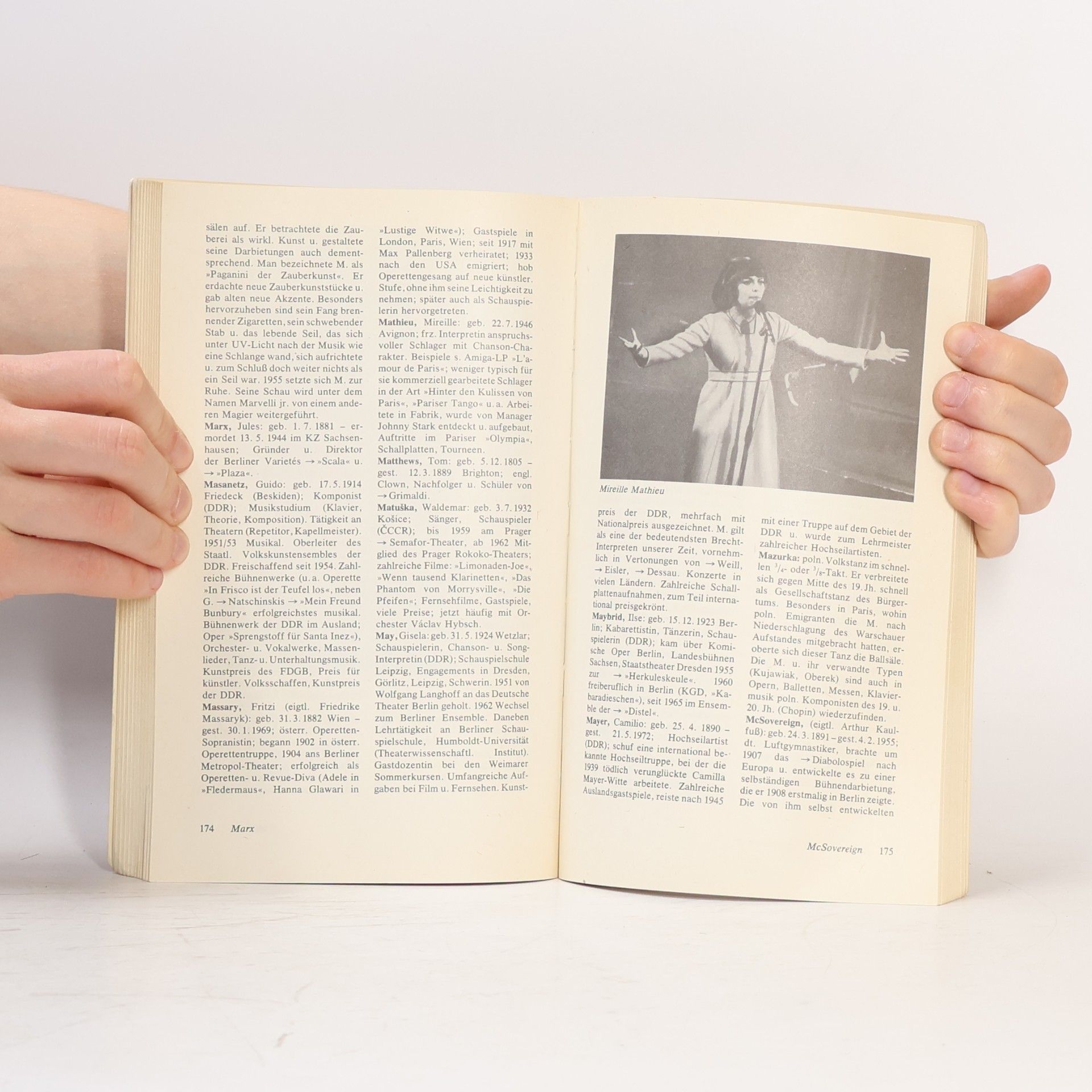Various authors Taschenbuch der Künste. Unterhaltungskunst A-Z