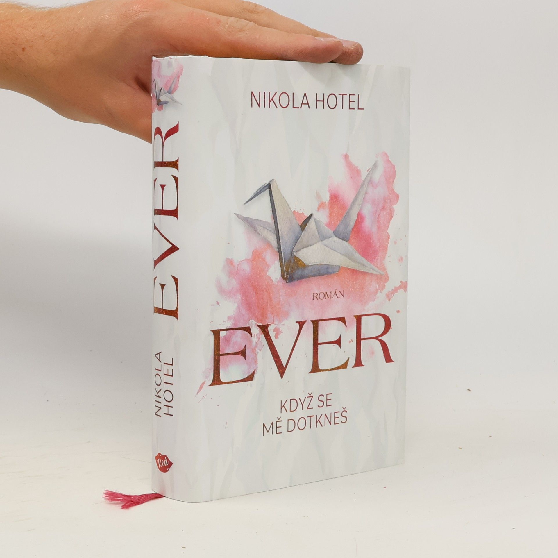 Nikola Hotel Ever : když se mě dotkneš