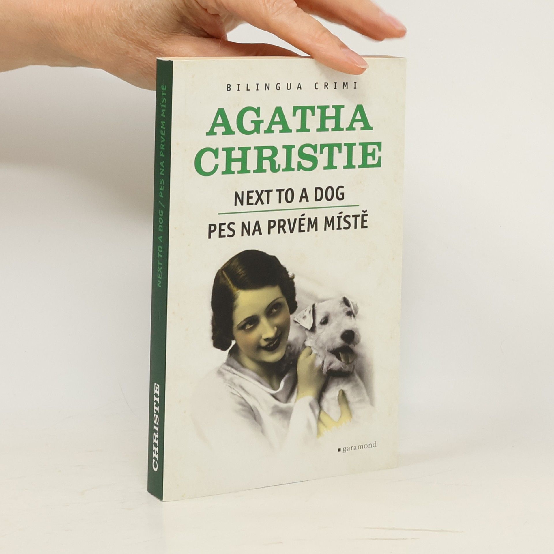 Agatha Christie Next To a Dog. Pes na prvém místě