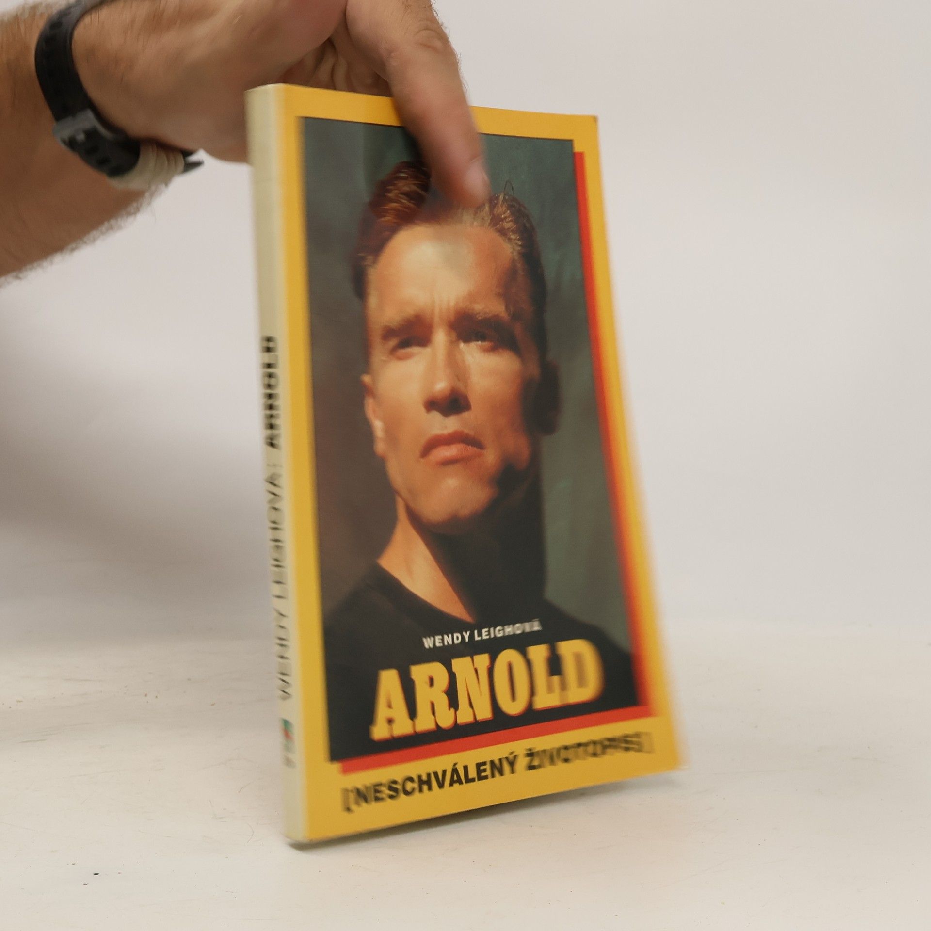 Wendy Leigh Arnold. Neschválený životopis