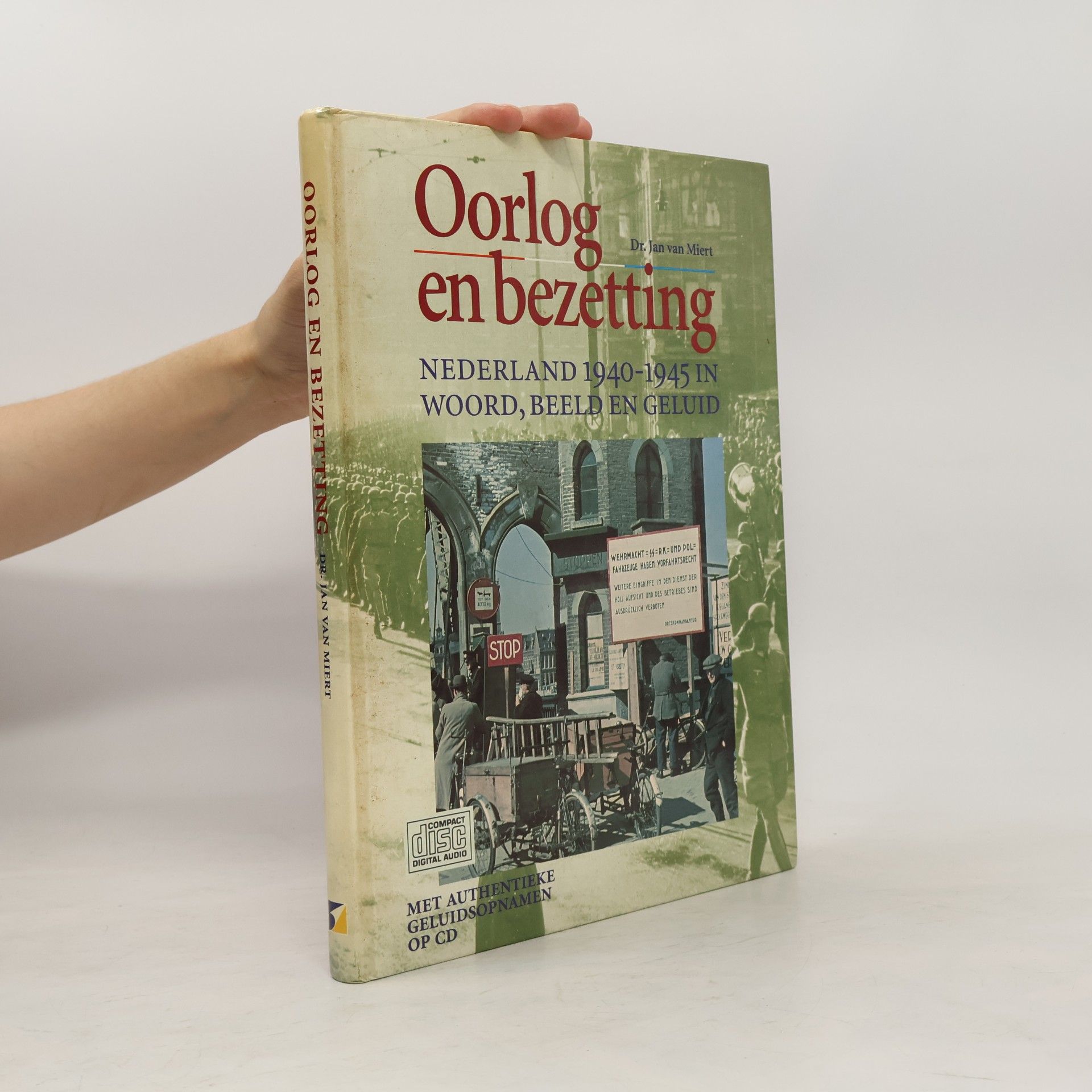 Oorlog en bezetting: Nederland 1940-1945 in woord, beeld en geluid - Met authentieke geluidsopnamen op CD