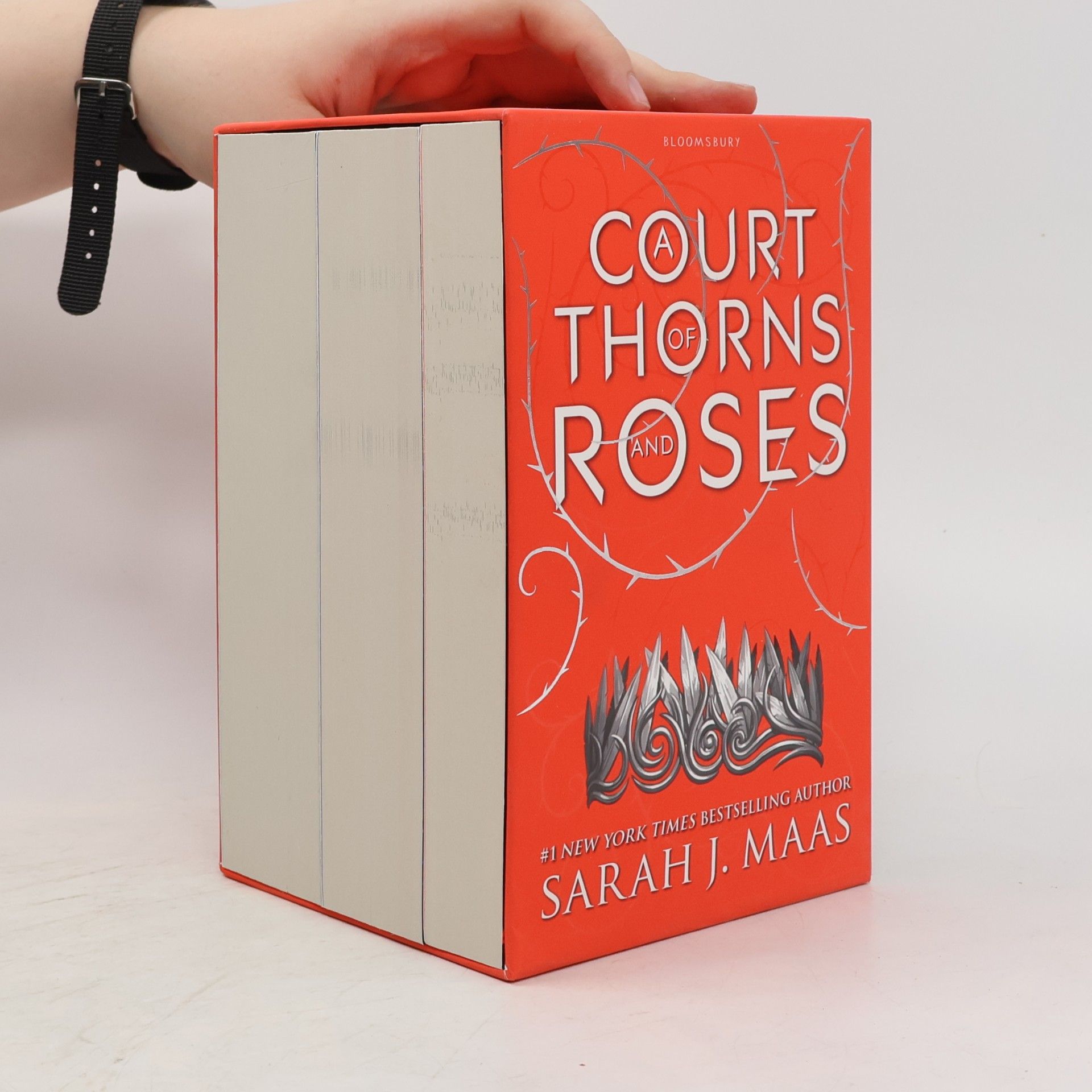 Sarah J. Maas A Court of Thorns and Roses. Box Set