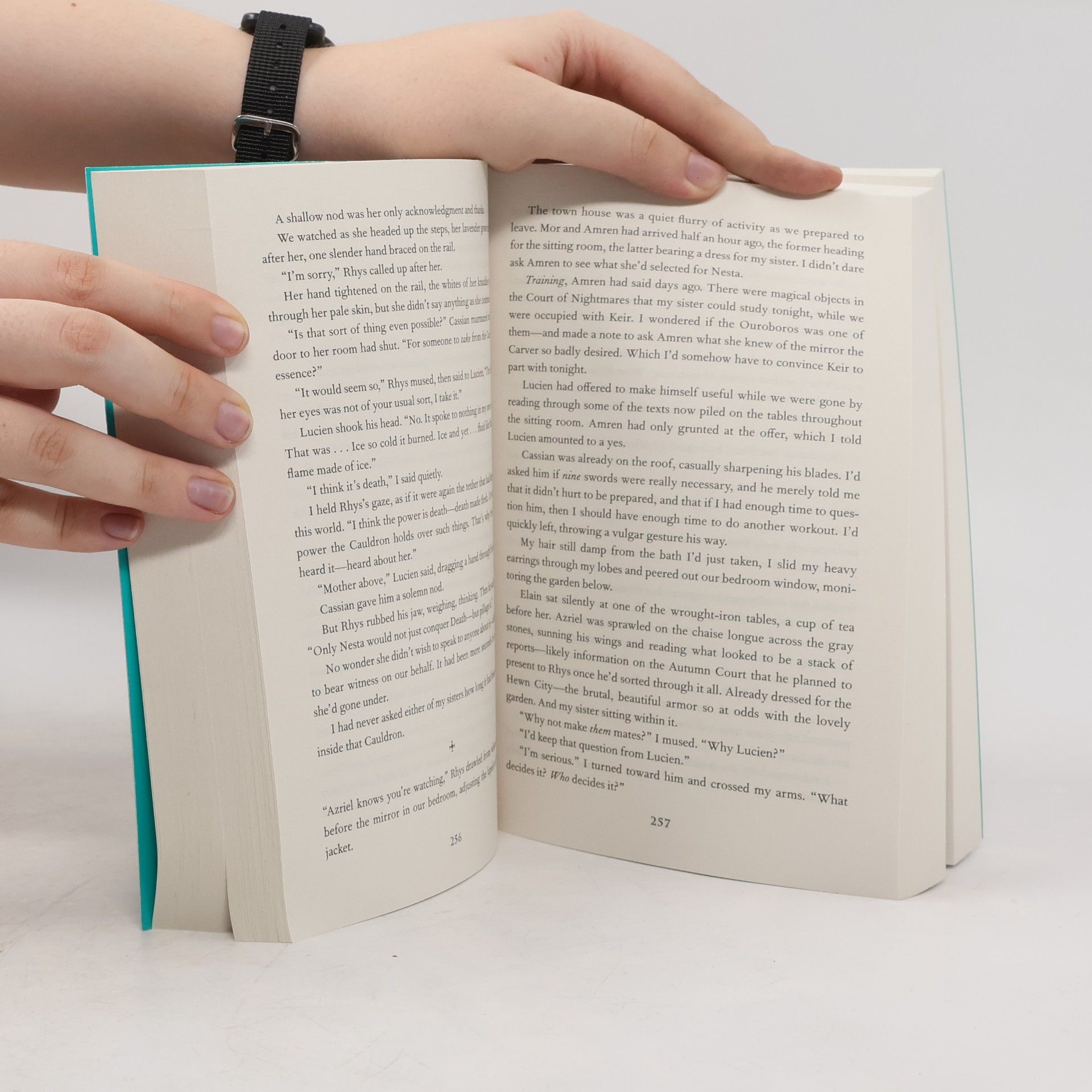 Sarah J. Maas A Court of Thorns and Roses. Box Set