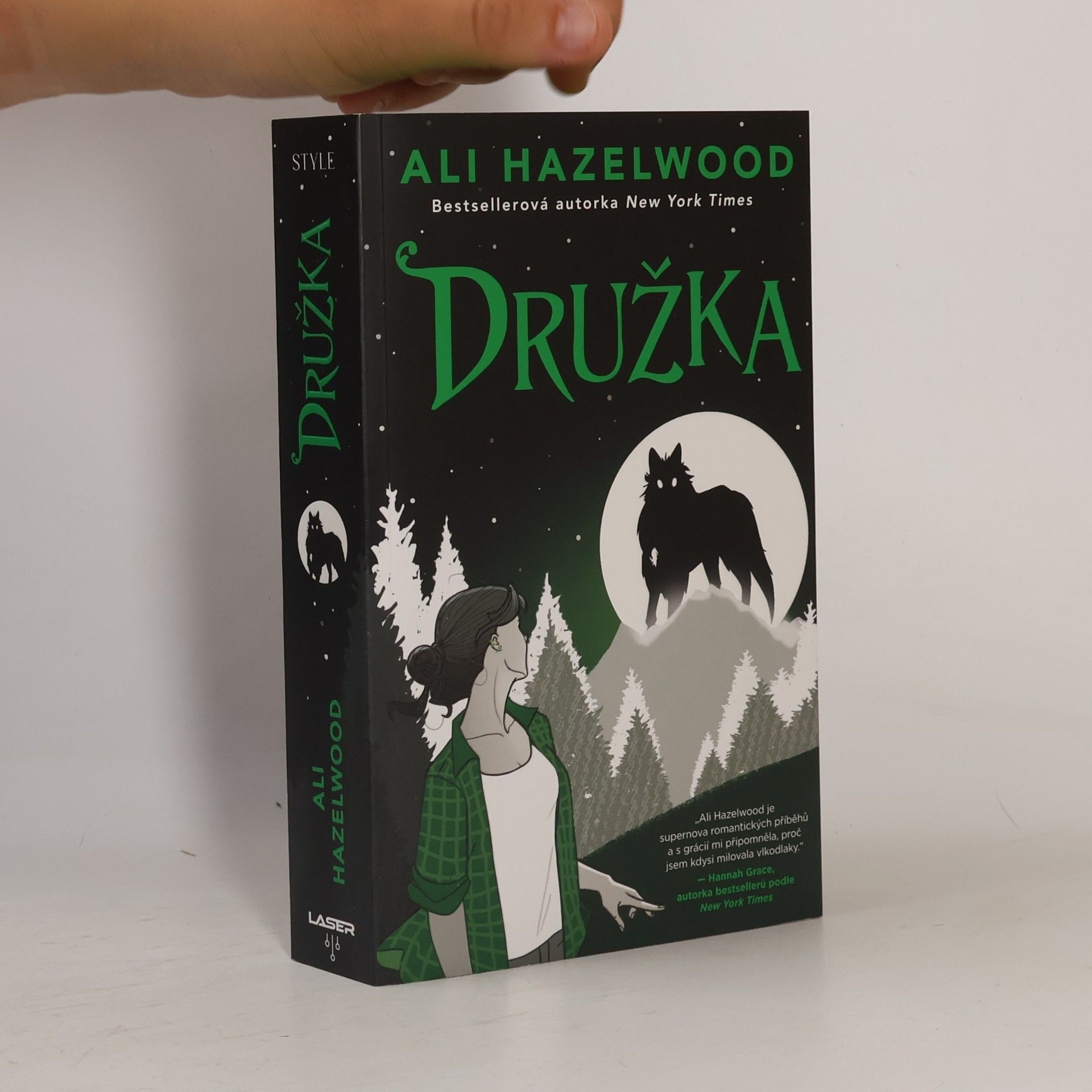 Ali Hazelwood Družka