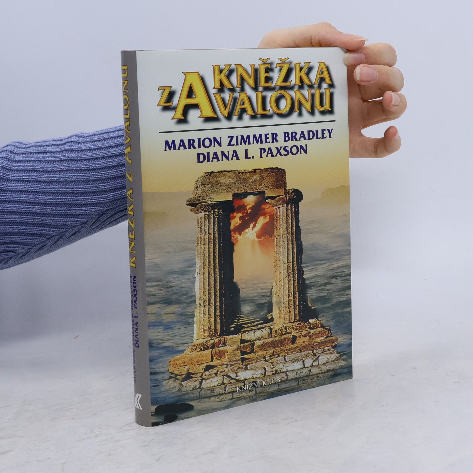 Marion Zimmer Bradley Kněžka z Avalonu