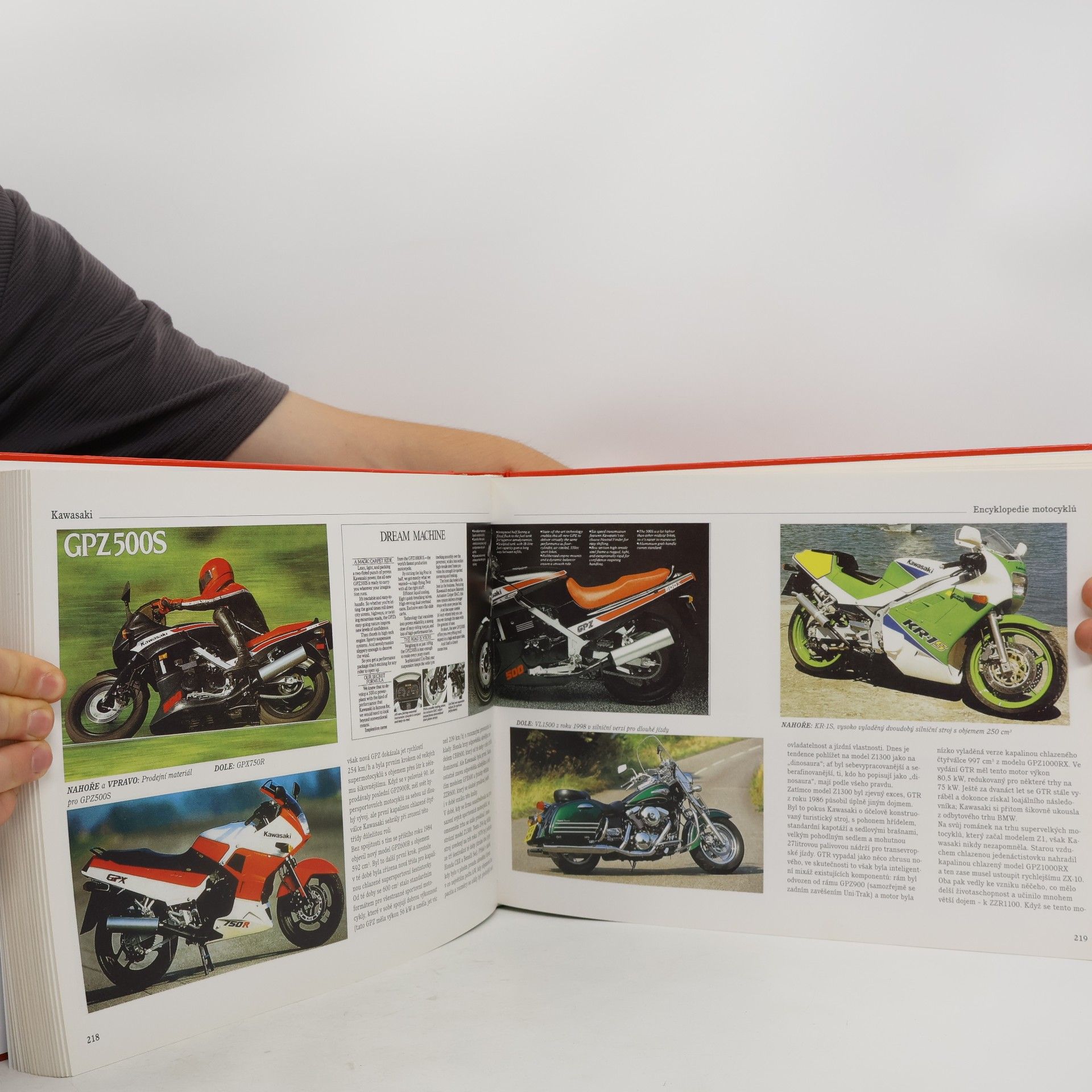 Peter Henshaw Encyklopedie motocyklů