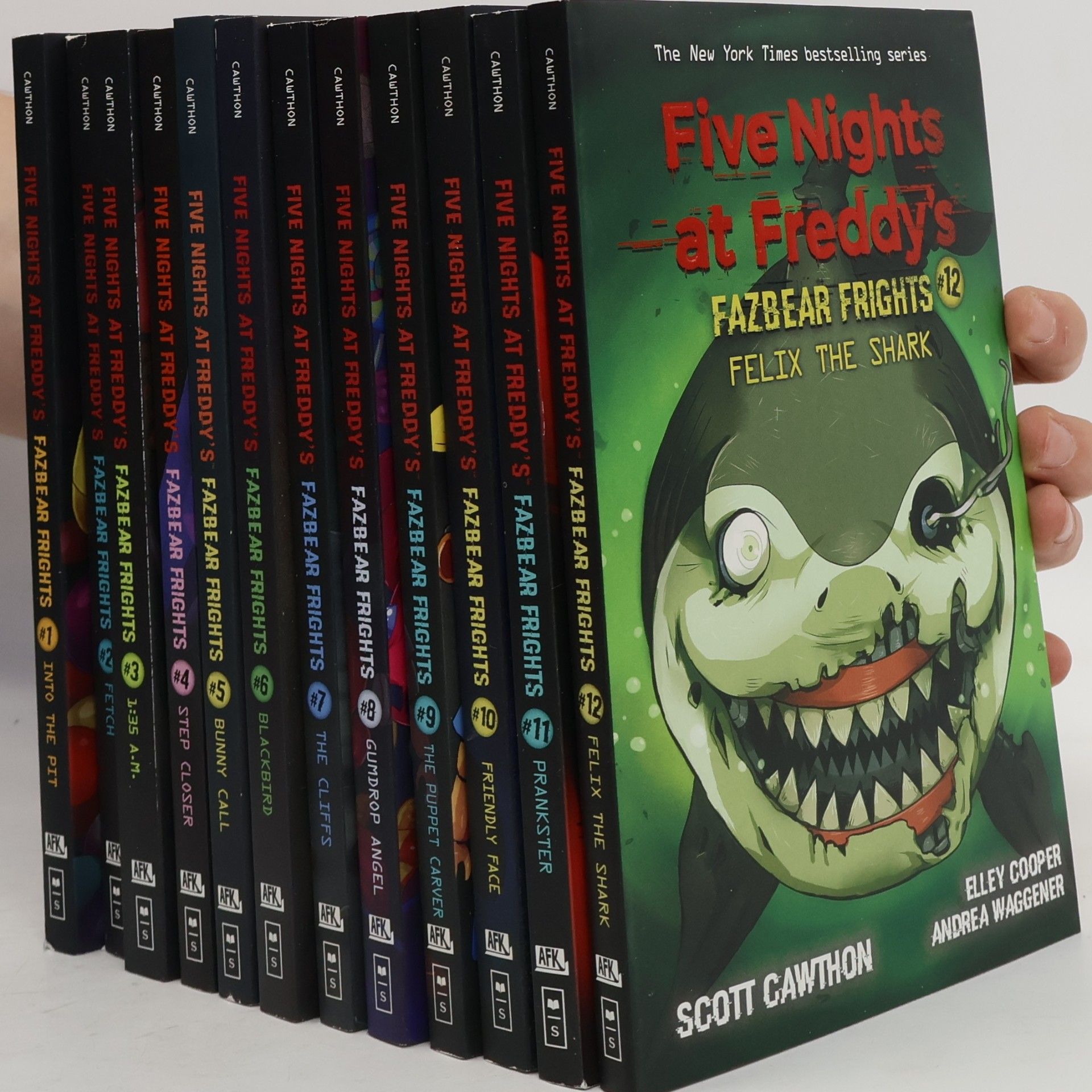 Five Nights at Freddy's: Fazbear Frights. Box Set 1-12