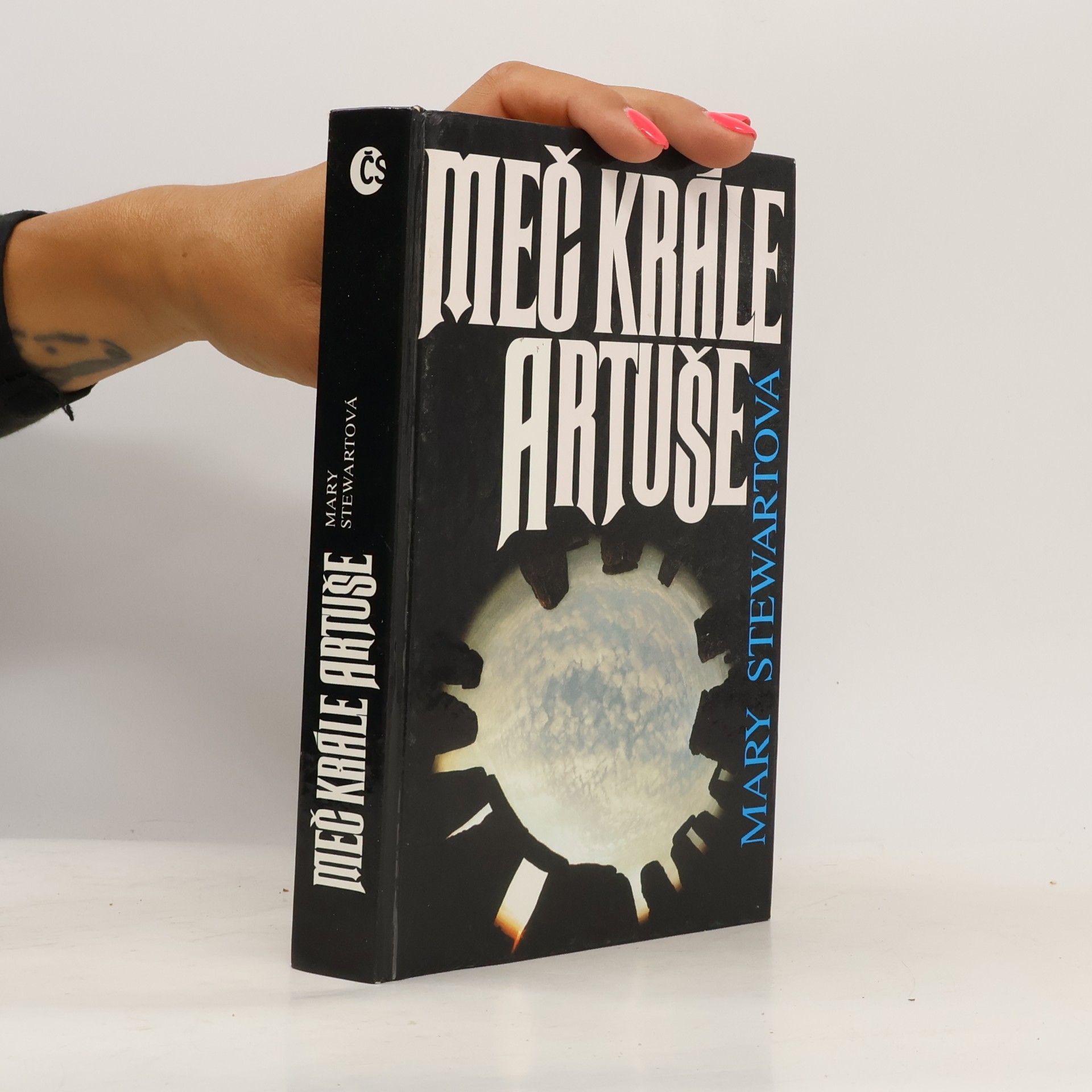 Mary Stewart Meč krále Artuše