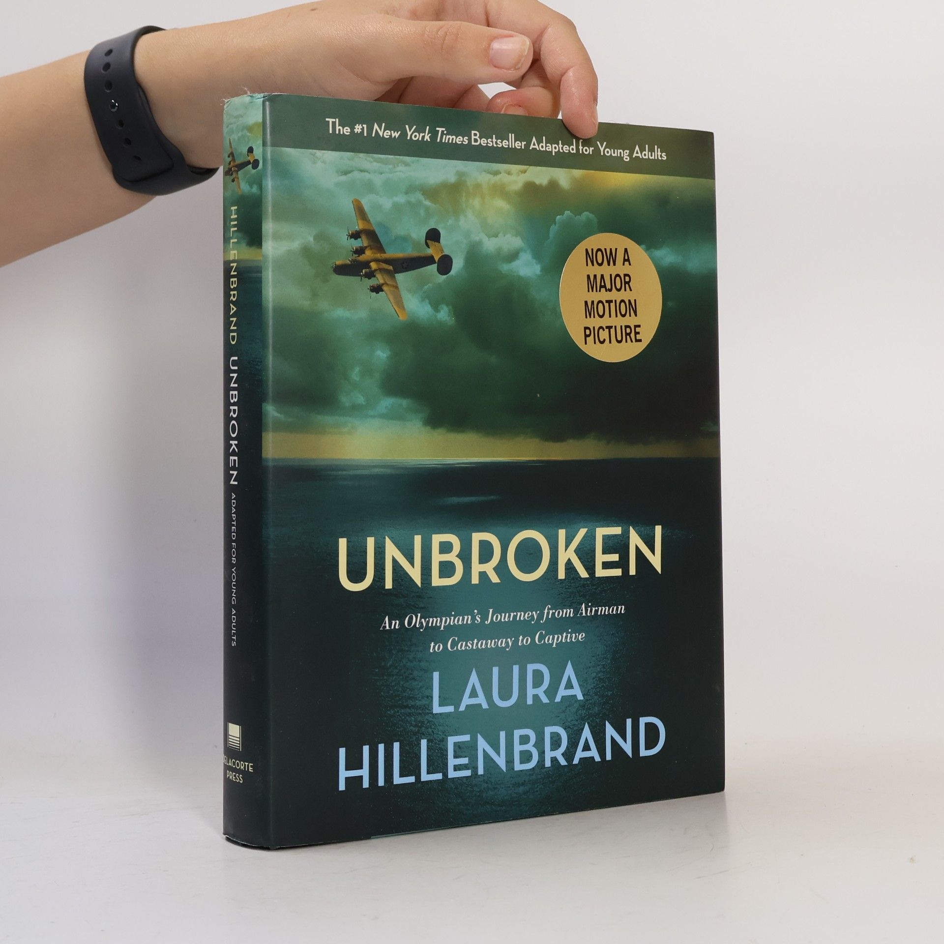 Laura Hillenbrand Unbroken (the Young Adult Adaptation): An Olympian's Journey from Airman to Castaway to Captive