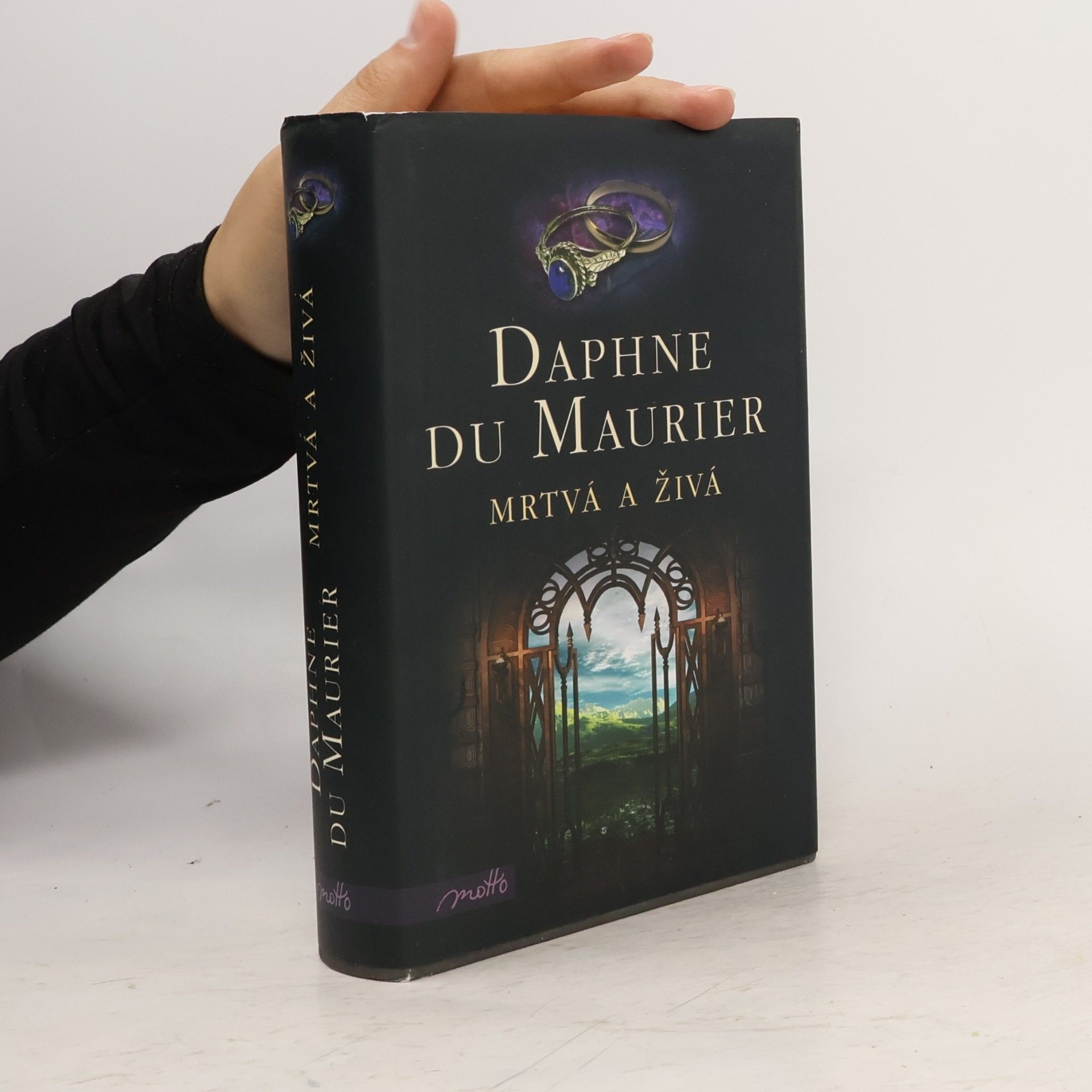 Daphne Du Maurier Mrtvá a živá