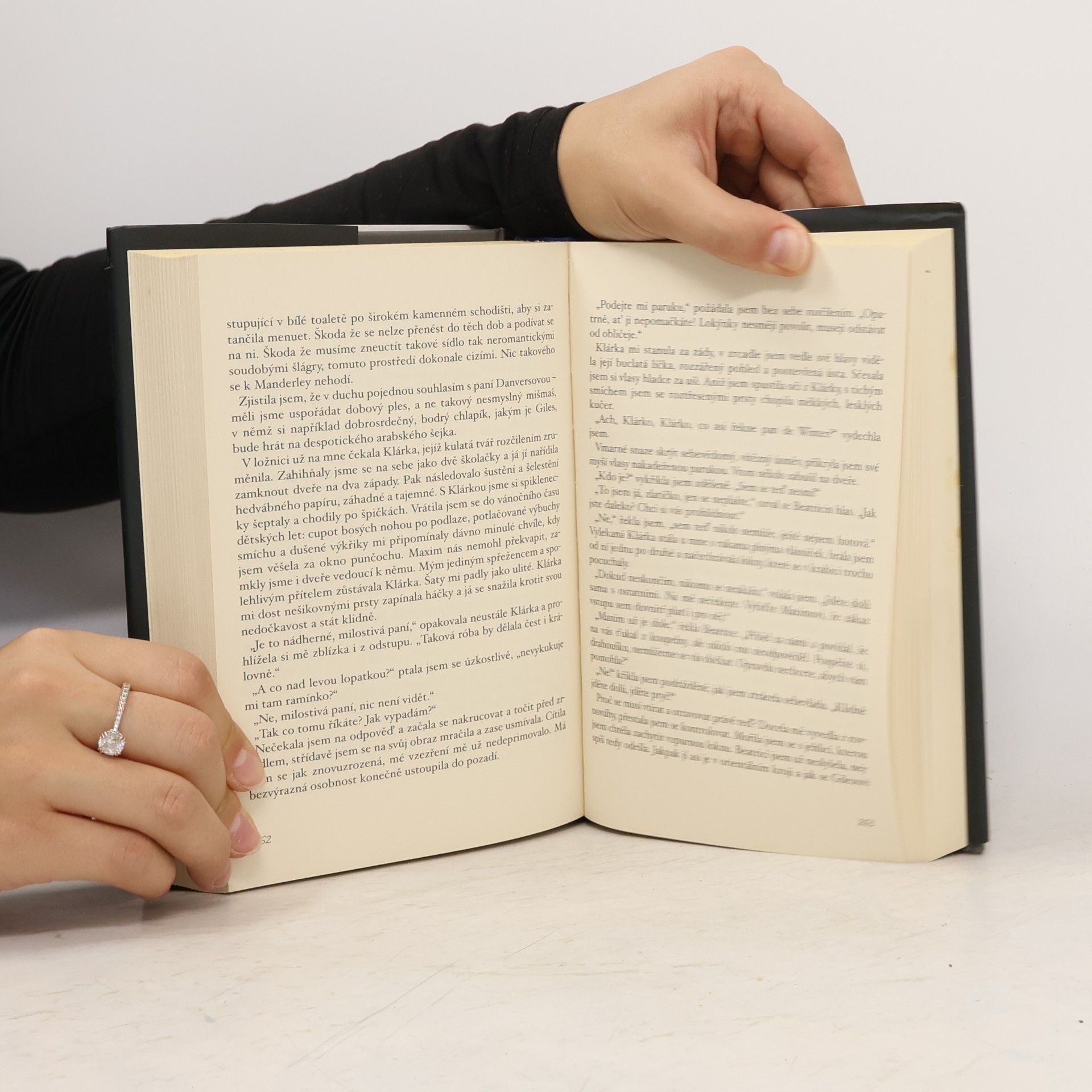 Daphne Du Maurier Mrtvá a živá