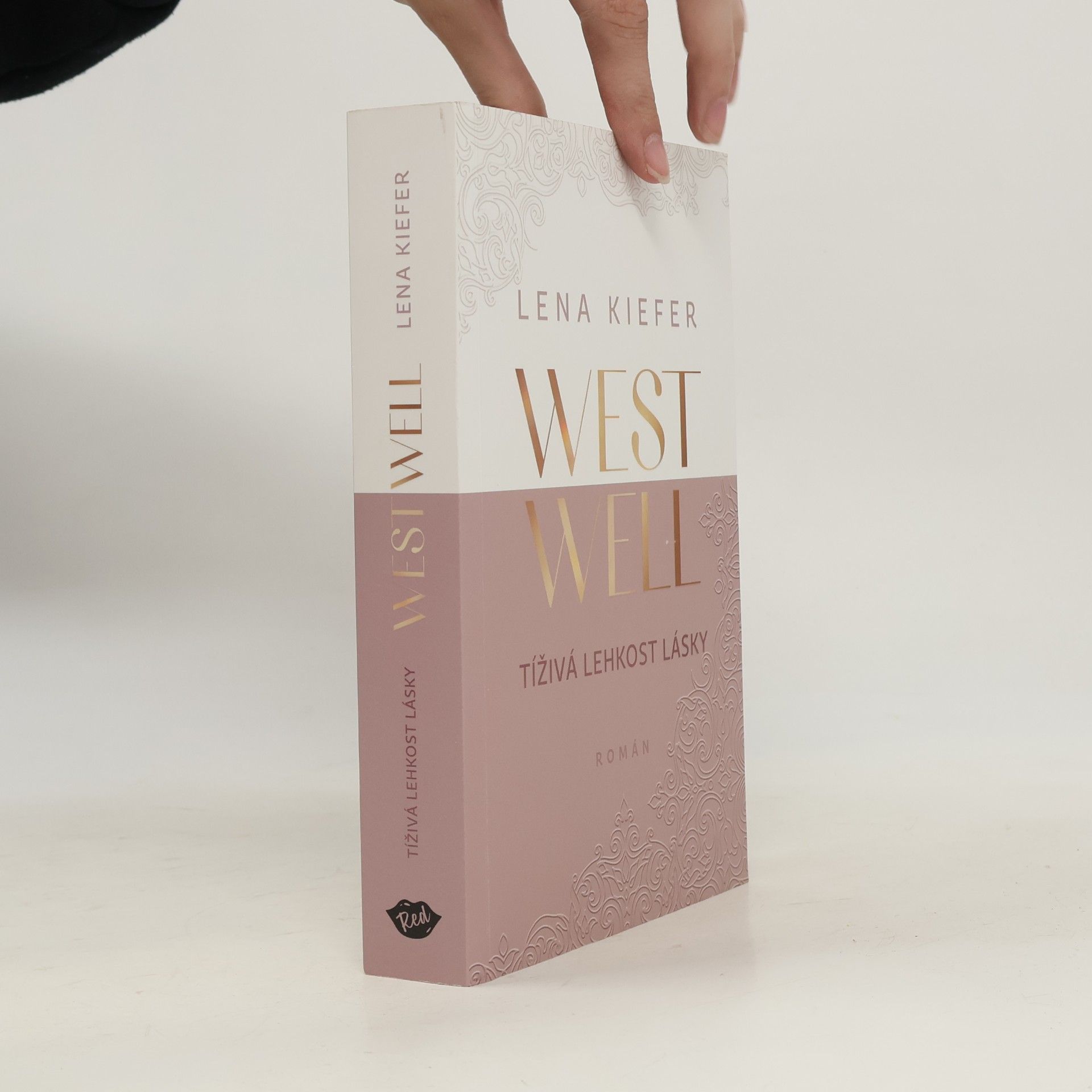 Lena Kiefer Westwell. Tíživá lehkost lásky
