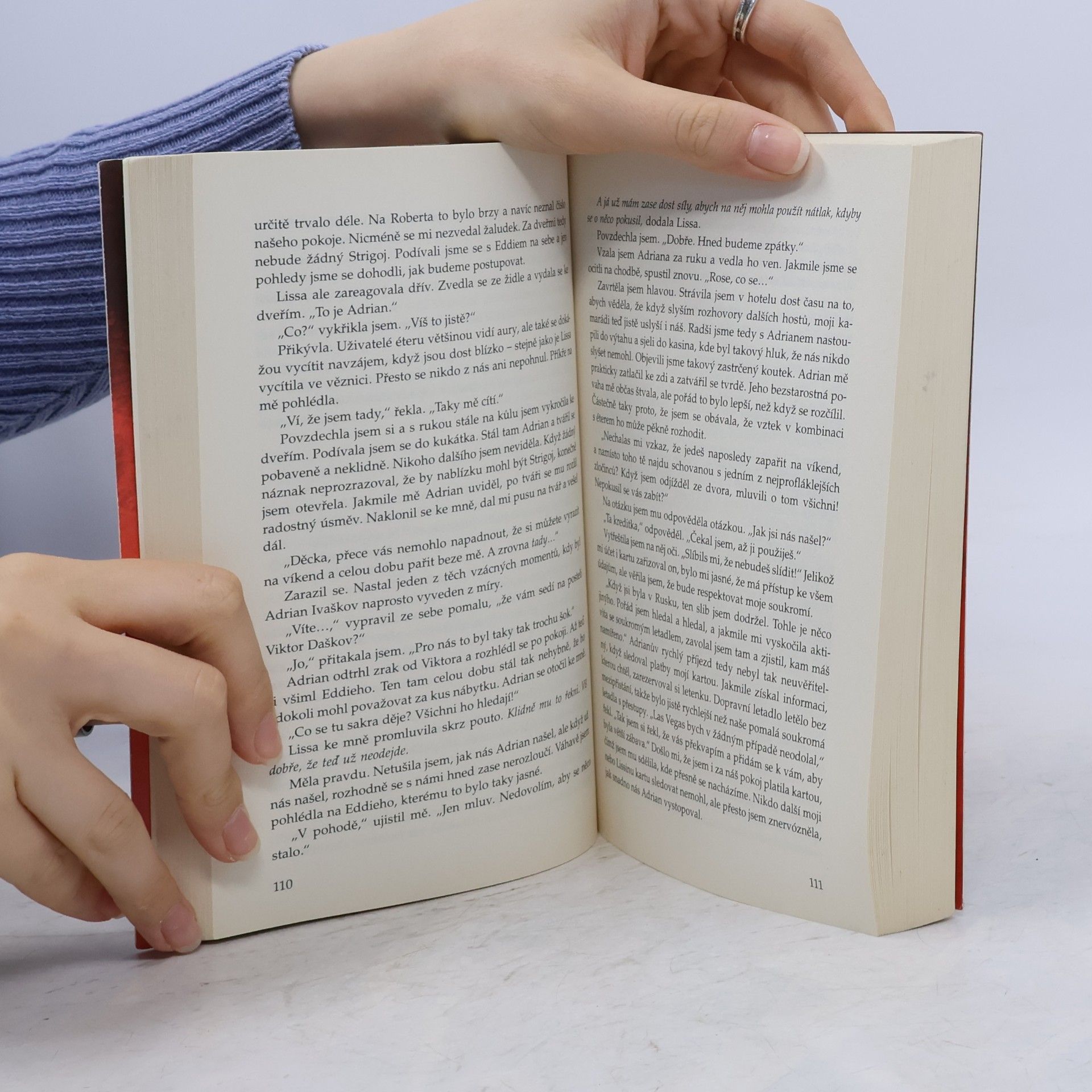 Richelle Mead Vampýrská akademie 5: Spoutáni magií