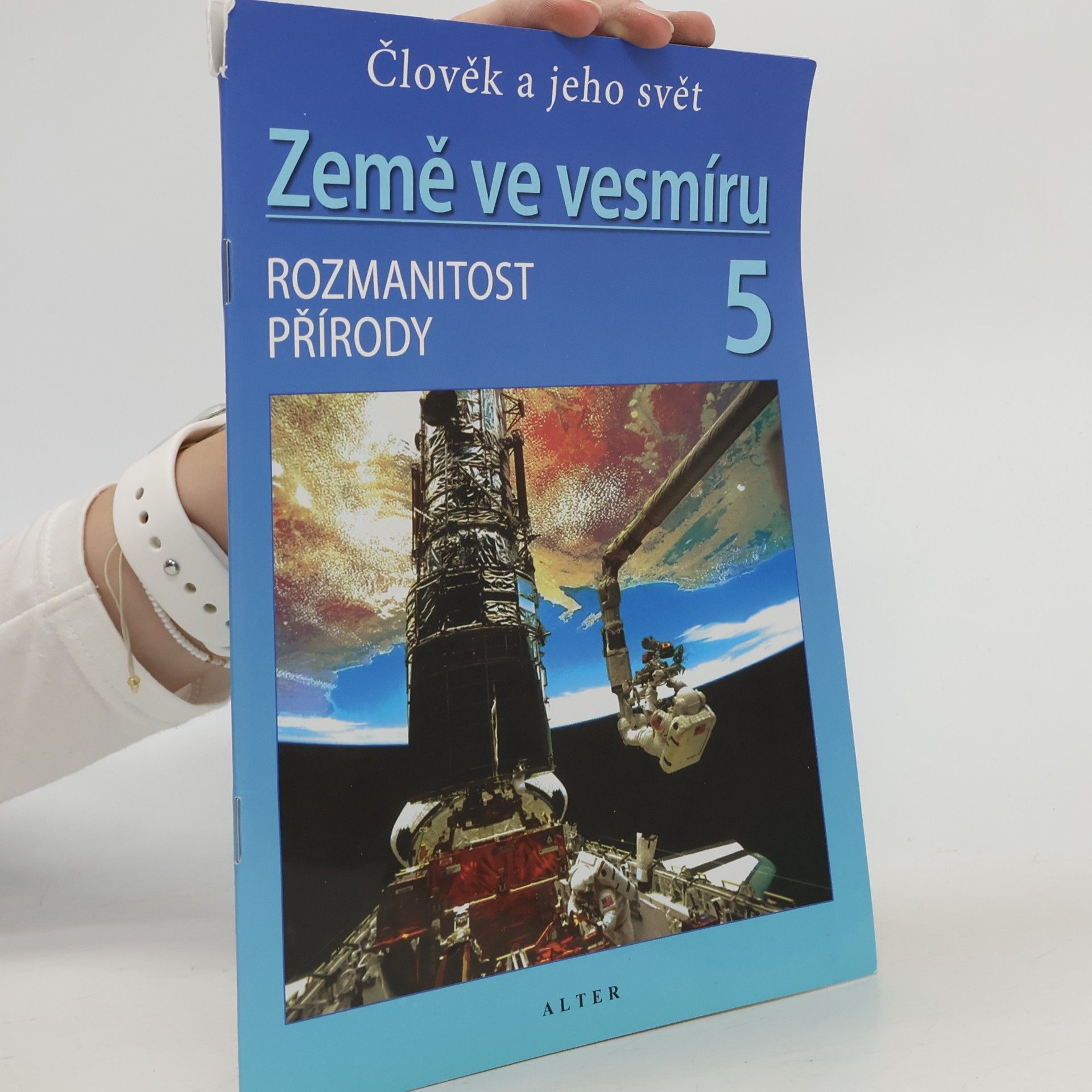 Helena Holovská Země ve vesmíru 5 : člověk a jeho svět : rozmanitost přírody