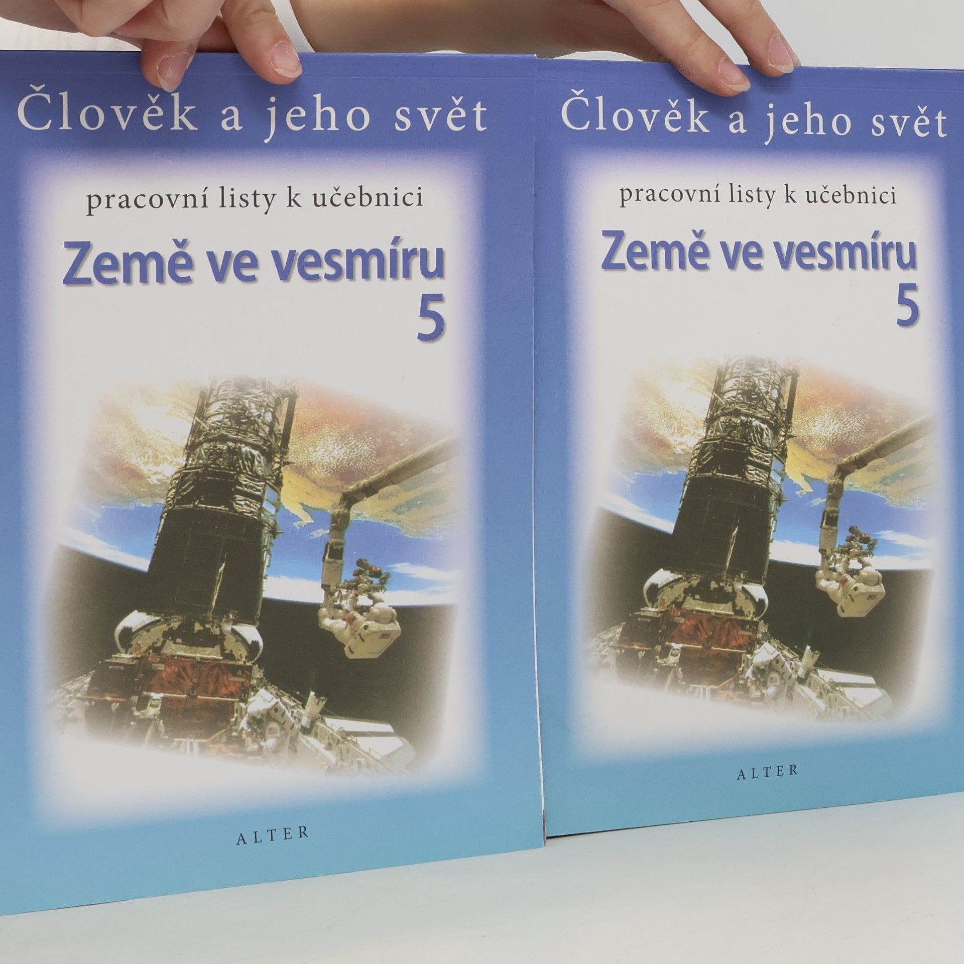 Helena Holovská Země ve vesmíru 5 : člověk a jeho svět : rozmanitost přírody