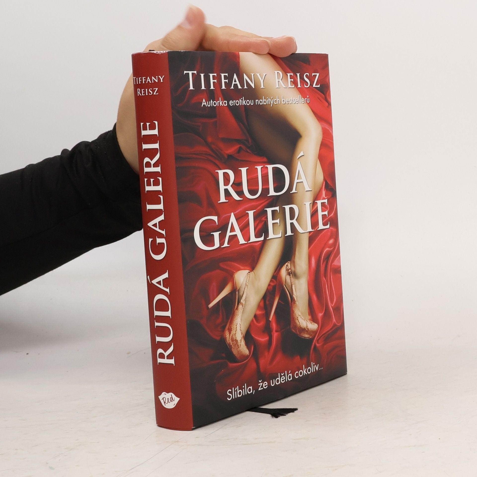 Tiffany Reisz Rudá galerie