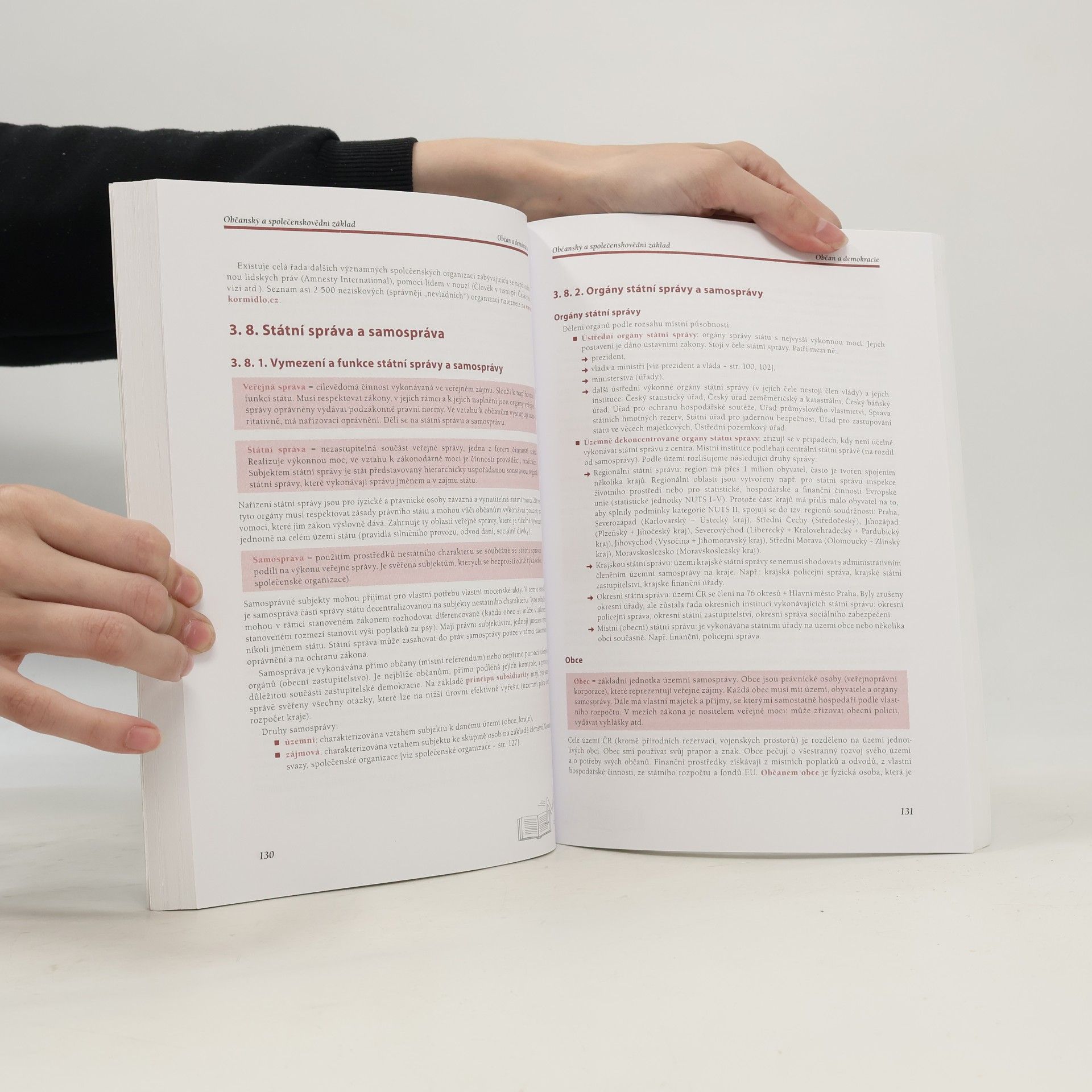Autorenkollektiv Občanský a společenskovědní základ: Přehled středoškolského učiva