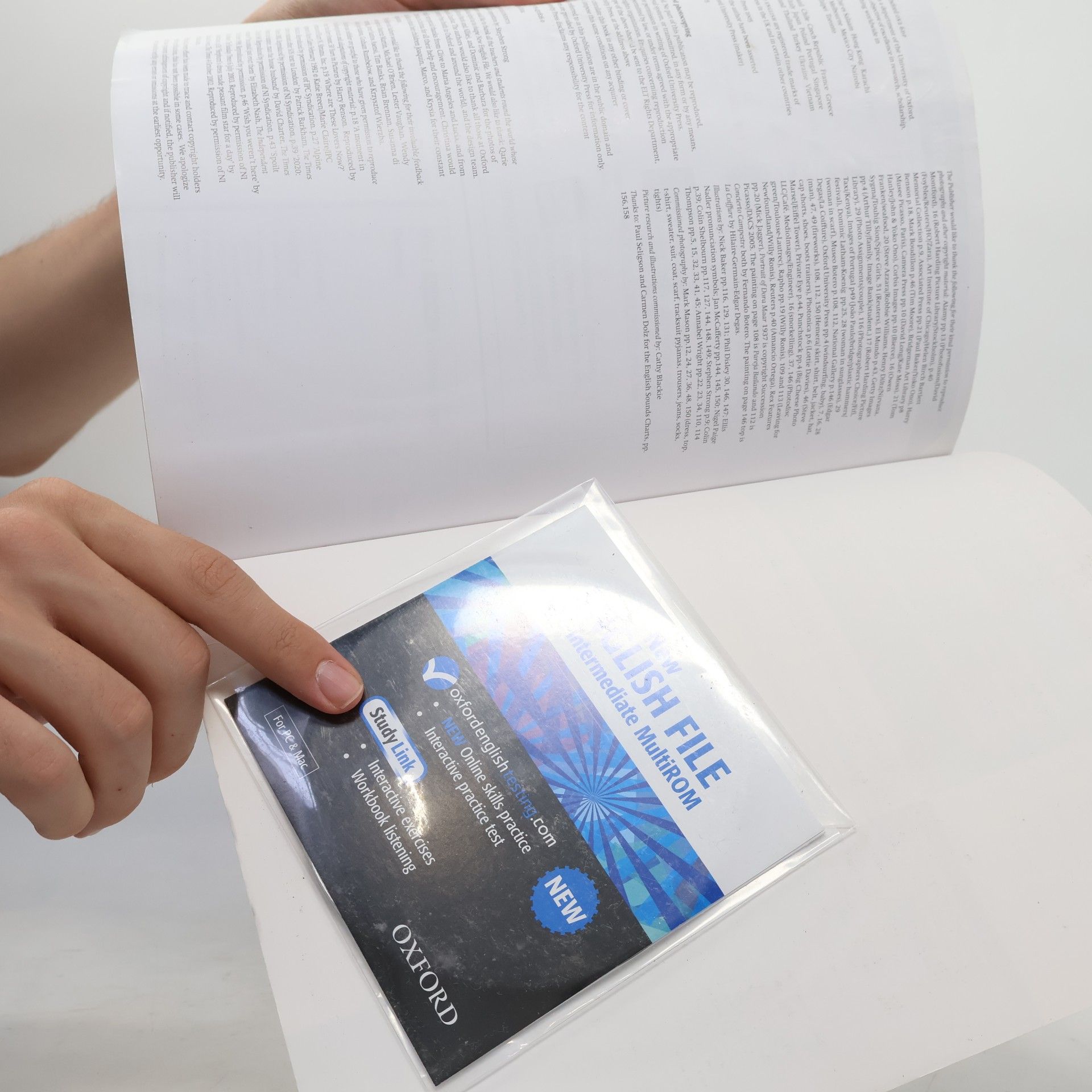 Paul Seligson New English file. Pre-intermediate Multipack A