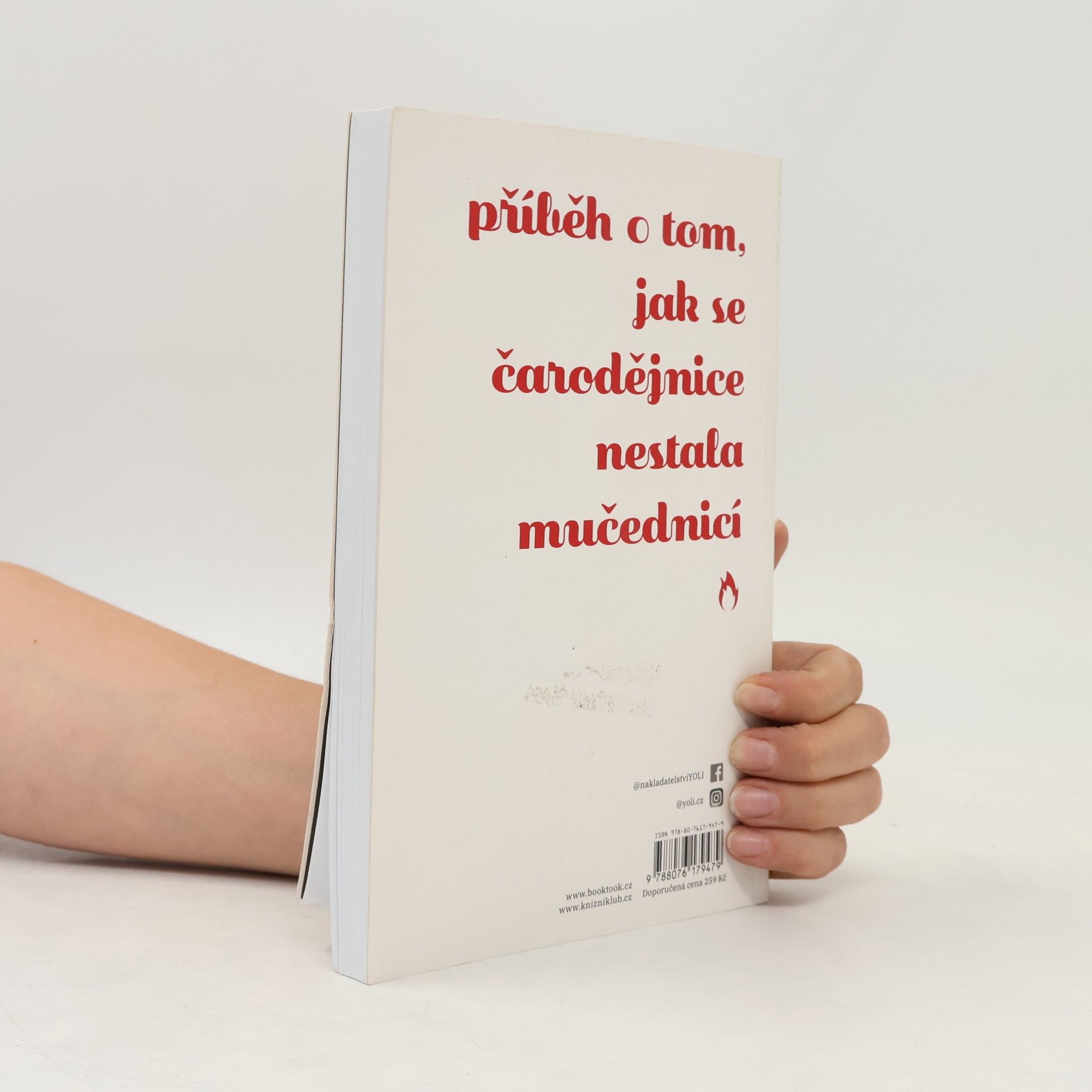 Amanda Lovelace O čarodějnici, která se nenechala upálit